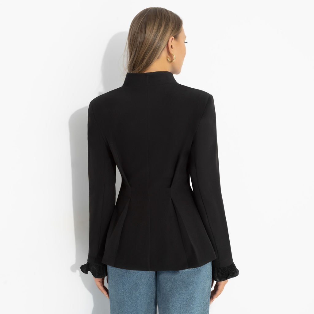 Жакет приталенного силуэта, Против правил