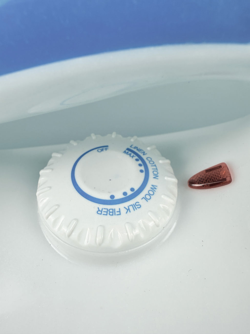 Утюг электрический 2200Вт, пластиковый корпус, материал подошвы - сталь SC-9801 OLS-HC-26