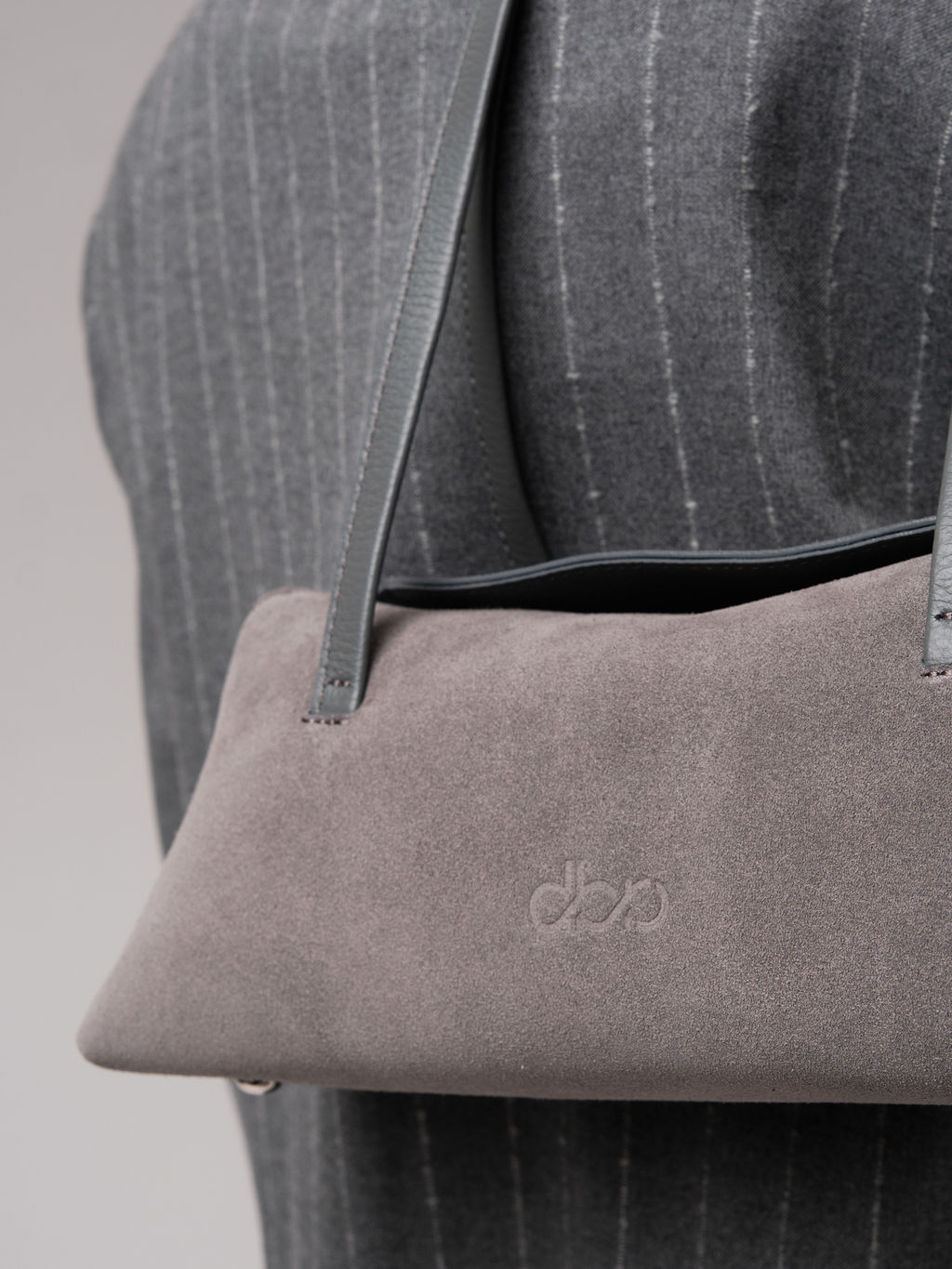 Замшевая сумка Raduy DBR 31127 серый замок  фото 6