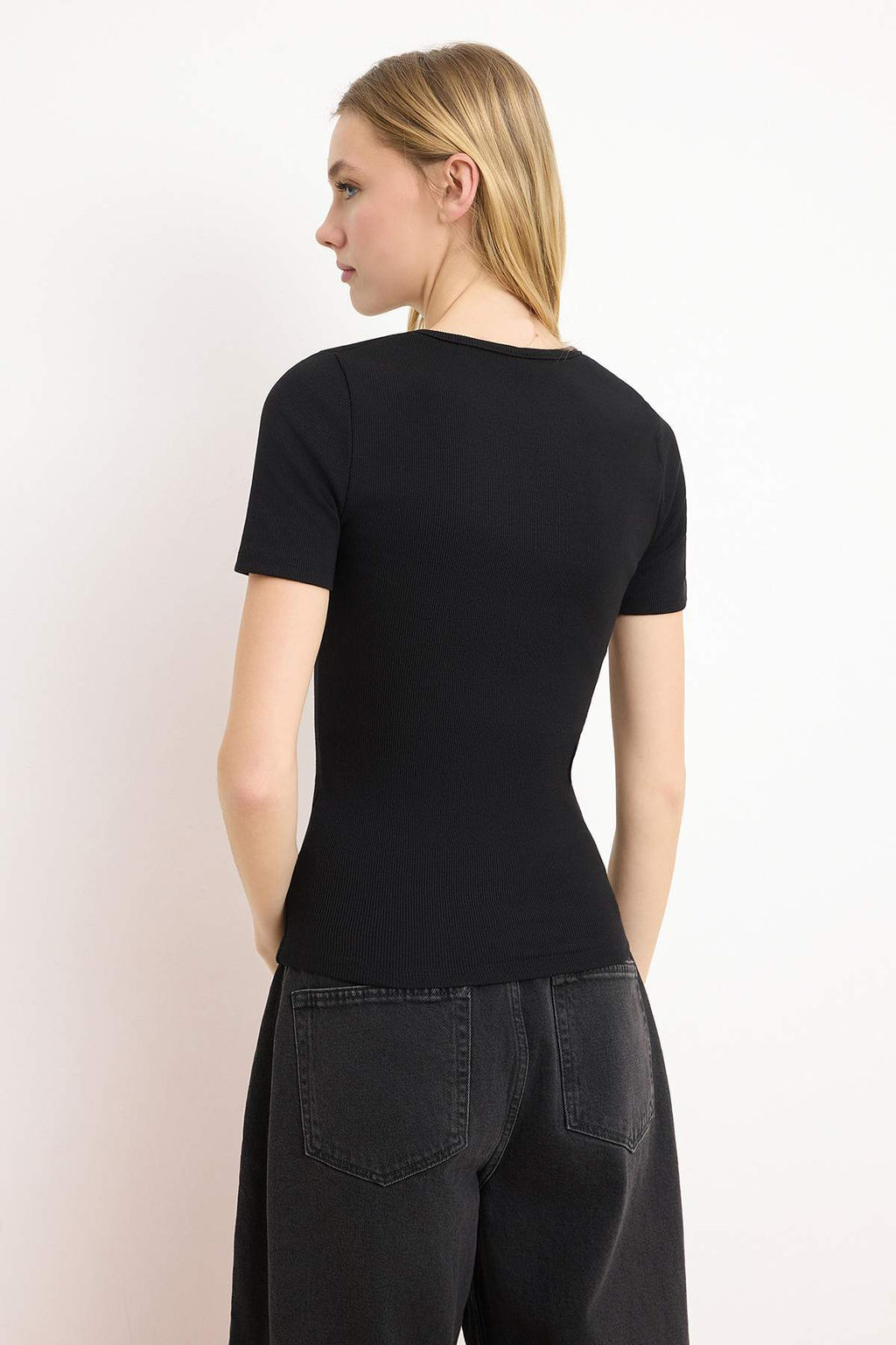 Siyah Fitted/Vucuda Oturan C?tc?tl? K?sa Kollu Fitilli Esnek Orme Bluz TWOSS26BZ00334 - Trendyolmilla фото 4