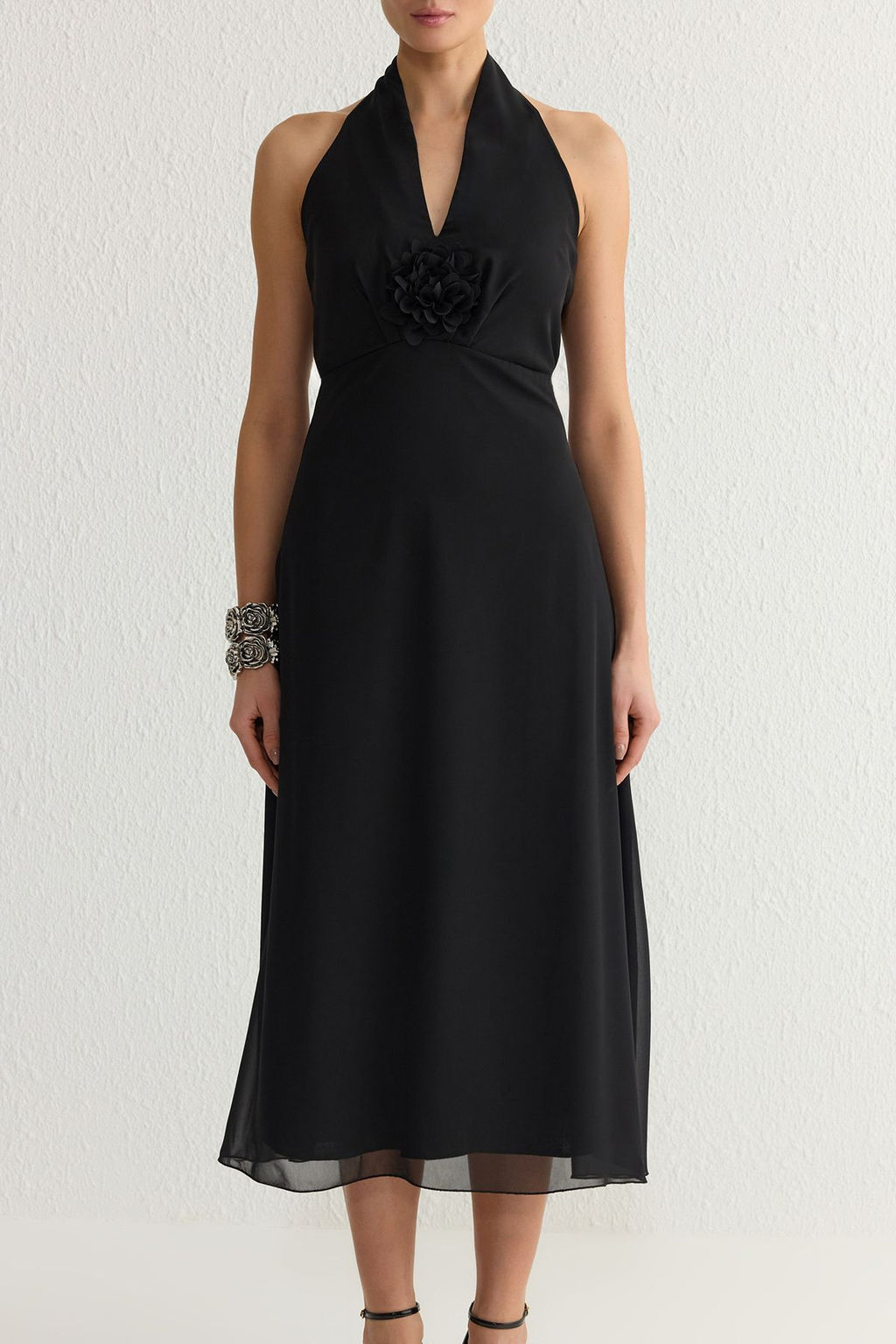 TRENDYOLMILLA Siyah A-Kesim Gul Detayl? V Yaka Astarl? Sifon Dokuma S?k Elbise TPRSS25EL00043  фото 3