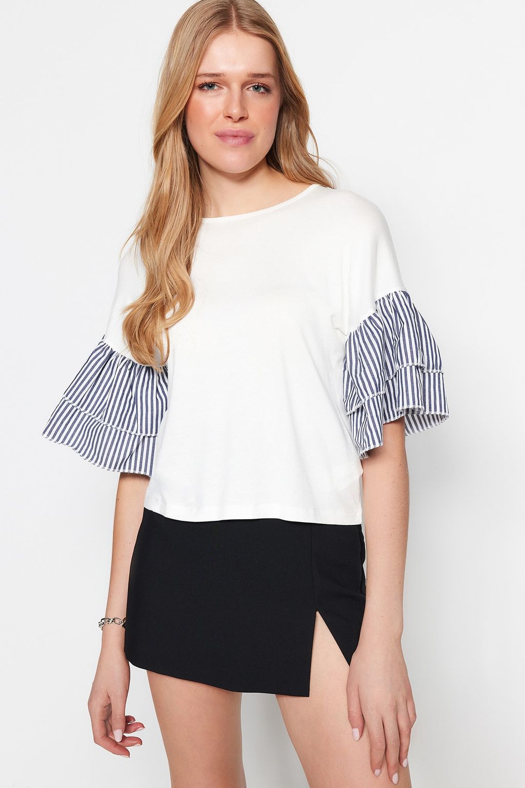 Beyaz Poplin Detayl? Relaxed/Genis Rahat Kesim Bisiklet Yaka Orme Bluz TWOSS23BZ00065