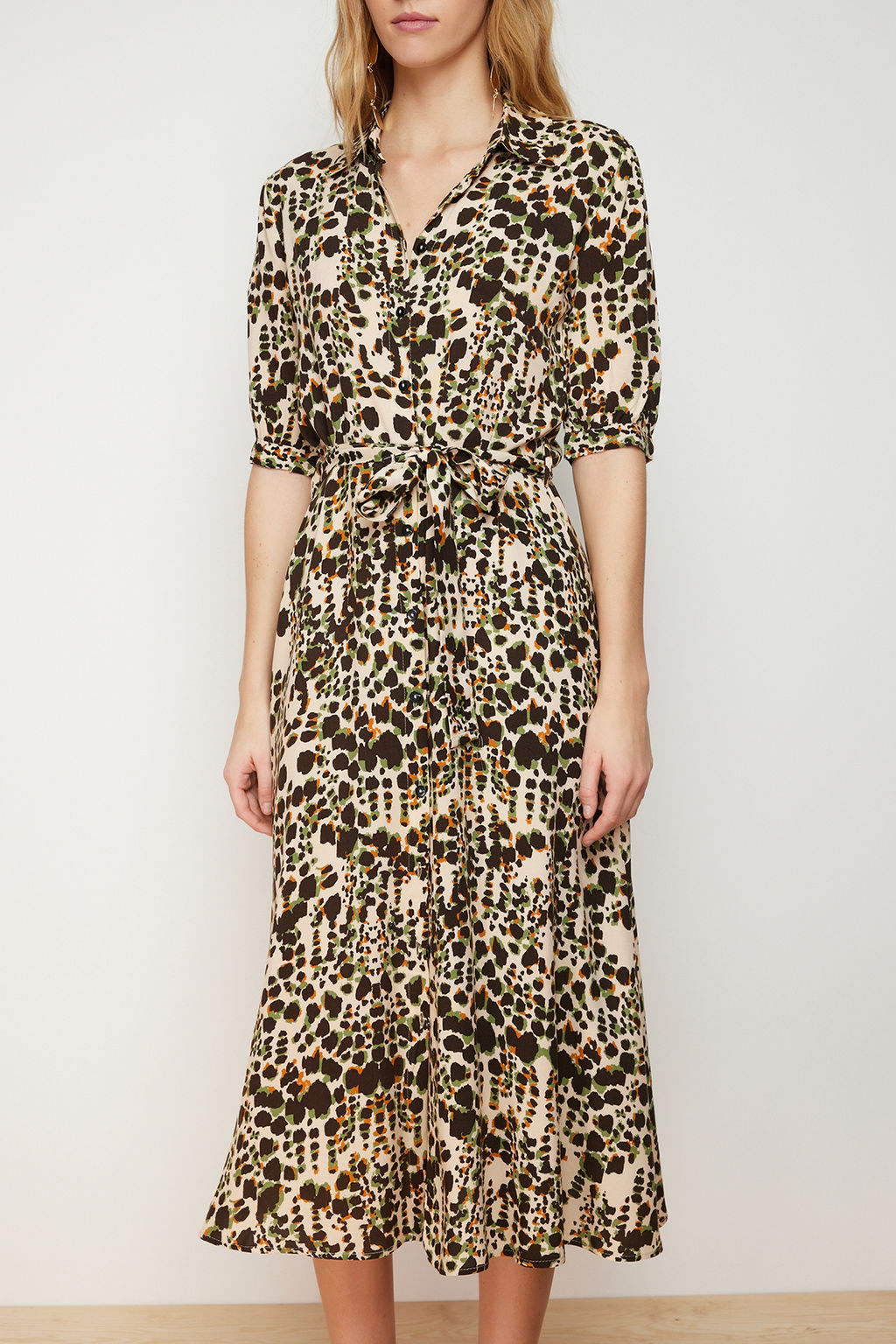 TRENDYOLMILLA Lacivert Cicek Desenli Kusakl? Midi Dokuma Viskon Gomlek Elbise TWOSS20EL1559 фото 21