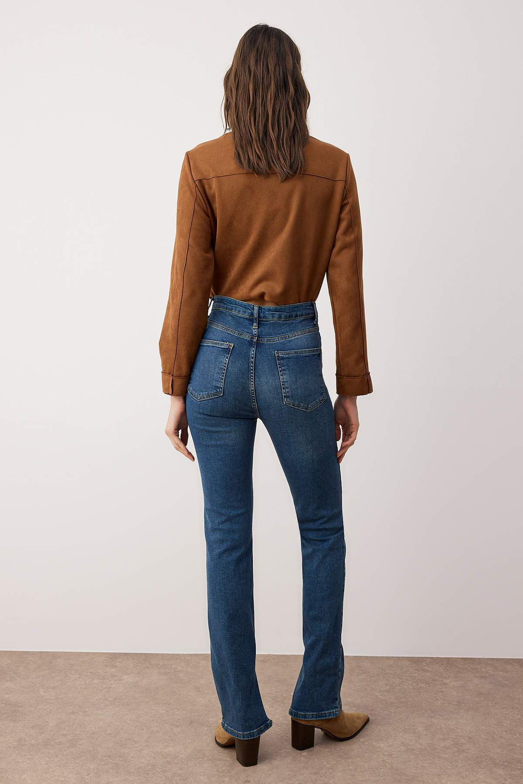 TRENDYOLMILLA Koyu Mavi Y?rtmacl? Super Yuksek Bel Slim Flare Jeans TWOSS22JE0643  фото 4