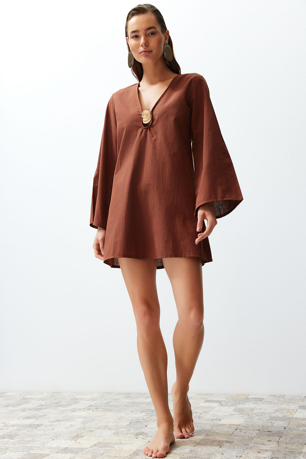 TRENDYOLMILLA Beyaz Mini Dokuma Premium Deniz Kabugu Aksesuarl? Flaml? Pamuk Plaj Elbisesi TBESS24EL00020  фото 3