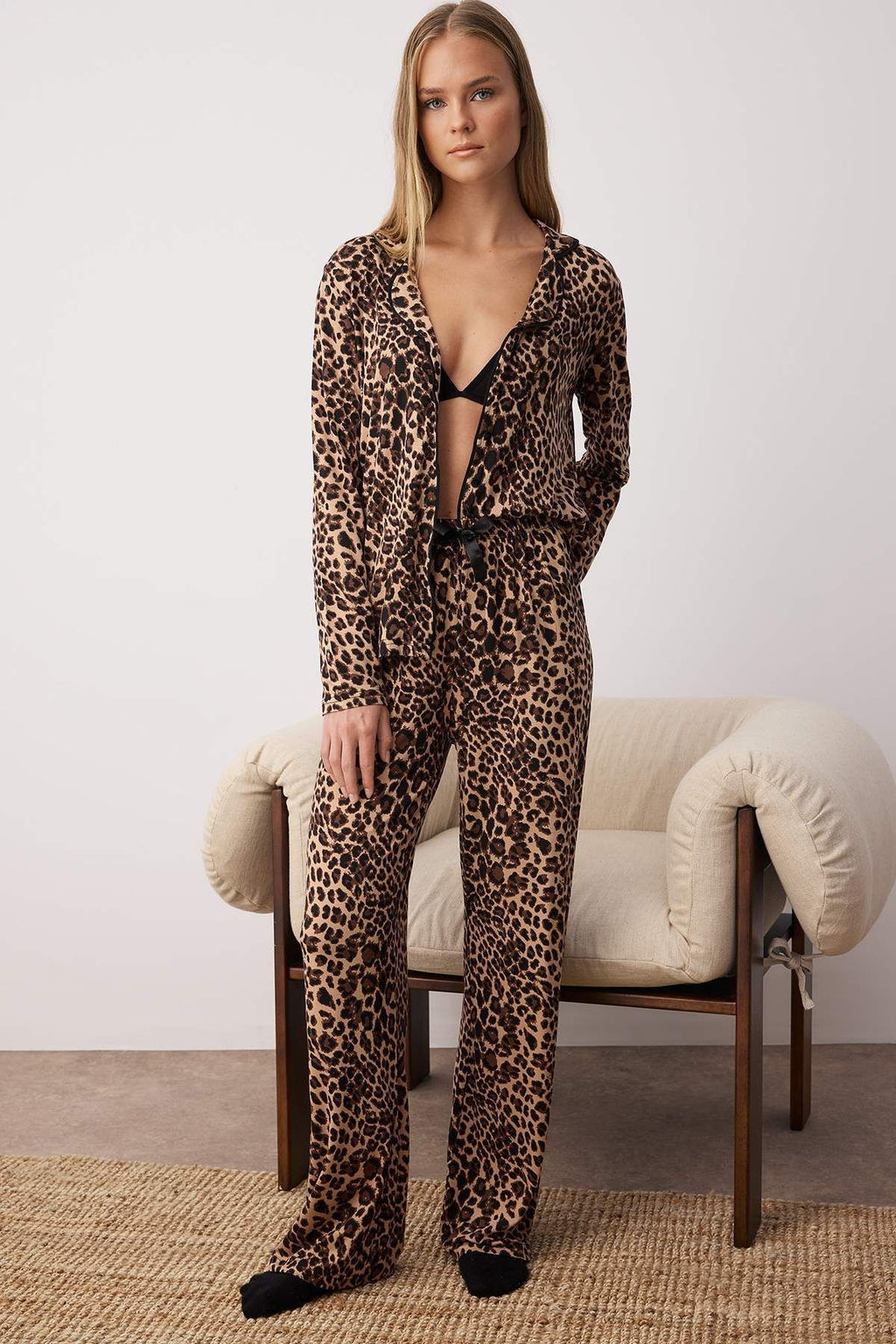 Kahverengi Leopar Desenli Kurdele/Fiyonklu Biyeli Orme Pijama Tak?m? THMAW25PT00107