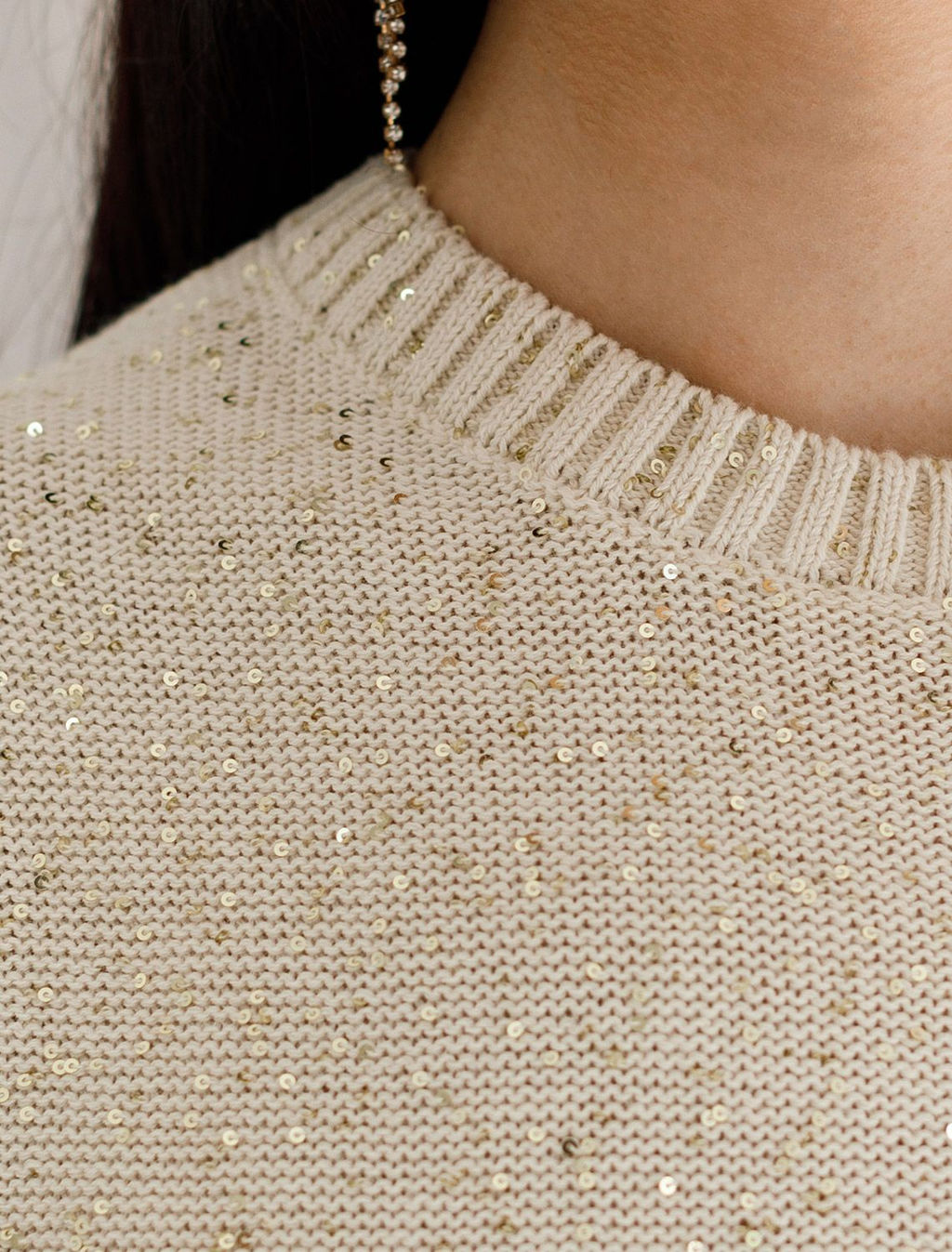 Платье вязаное из хлопковой пряжи с пайетками