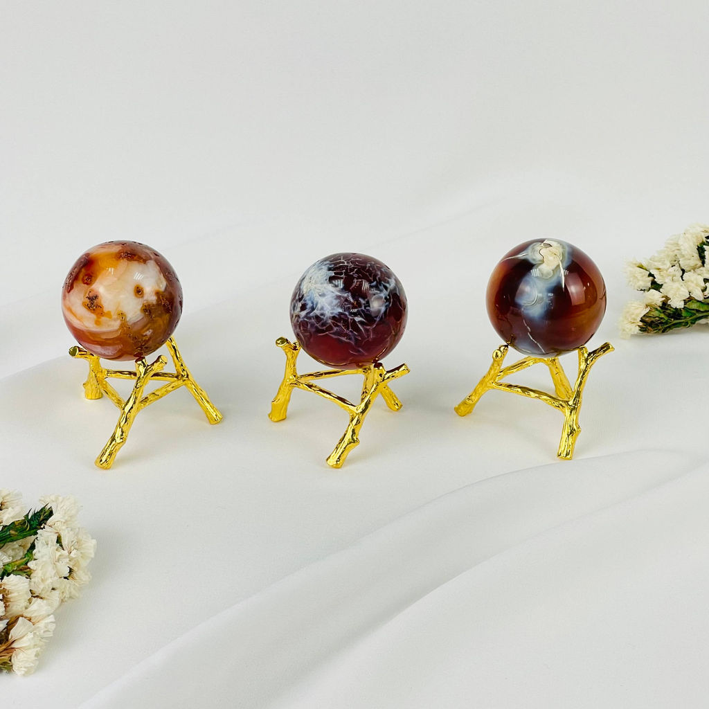 Шар из Сердолика на подставке