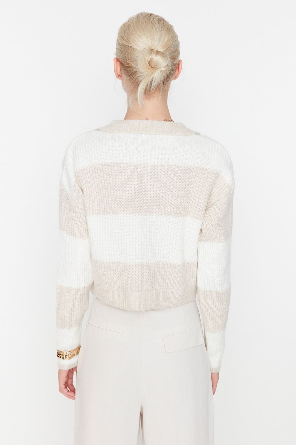 TRENDYOLMILLA Tas Crop Yumusak Dokulu Renk Bloklu Triko Kazak TWOAW22KZ0226