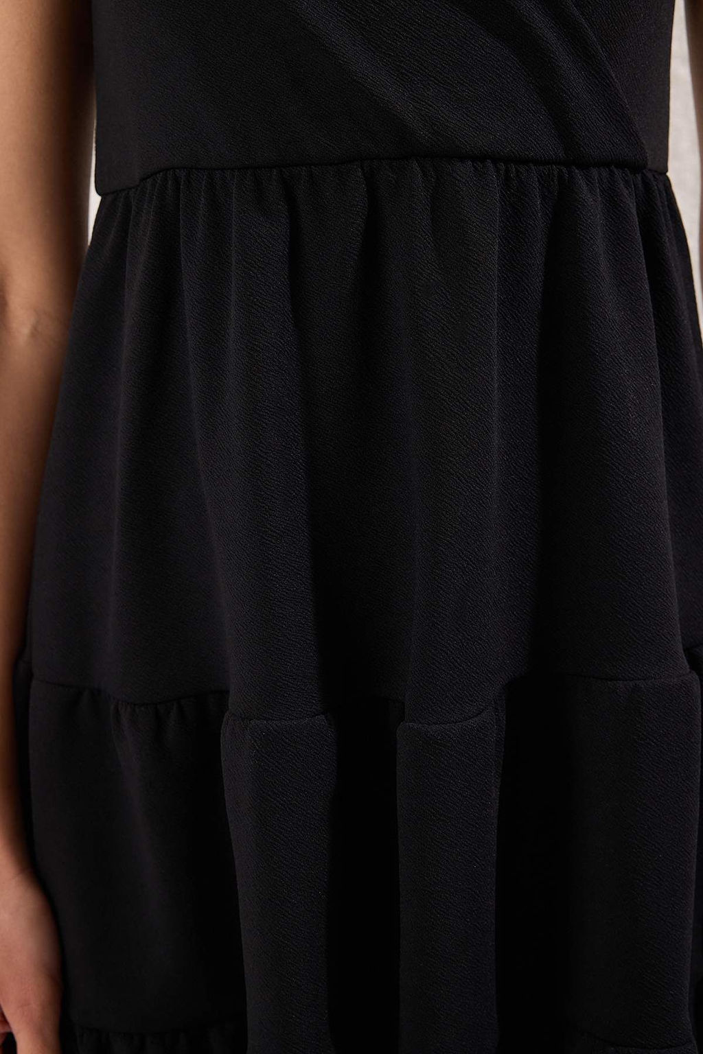 Trendyolmilla Siyah Ask?l? Kruvaze Kapamal? Skater/Belden Ac?lan Godeli Orme Elbise TWOSS25EL00831  фото 3