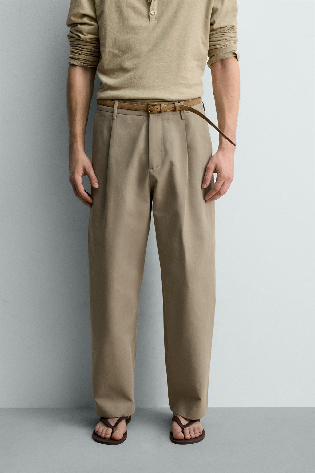 PANTAL?N STRAIGHT FIT PLIEGUES LIMITED EDITION / Khaki claro - Zara фото 2