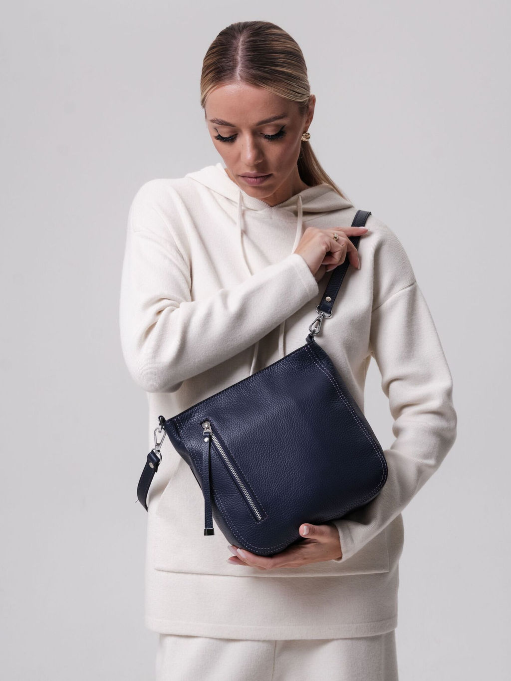 Сумка кожаная кросс-боди Deboro 3410 фиолетовый цветок