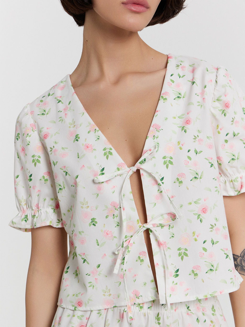 КОМПЛЕКТ ЖЕНСКИЙ (ЖАКЕТ, ШОРТЫ)