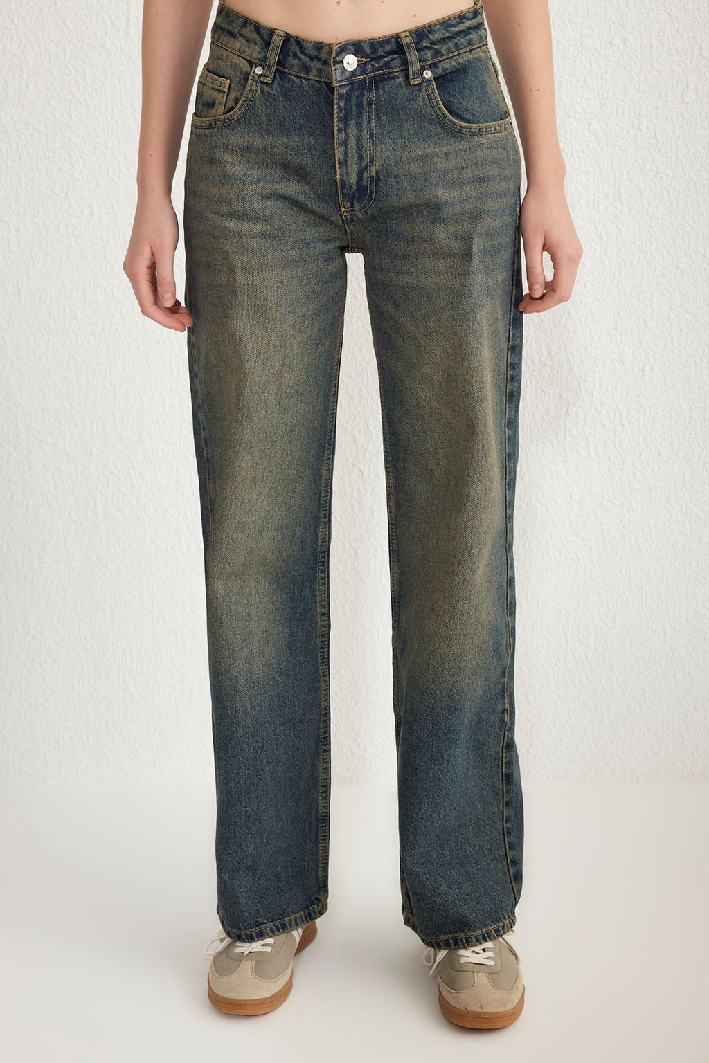 Koyu Mavi Premium Vintage Y?kama Efektli Dusuk Bel Wide Leg Jeans TWOSS25JE00083 - Trendyolmilla фото 2