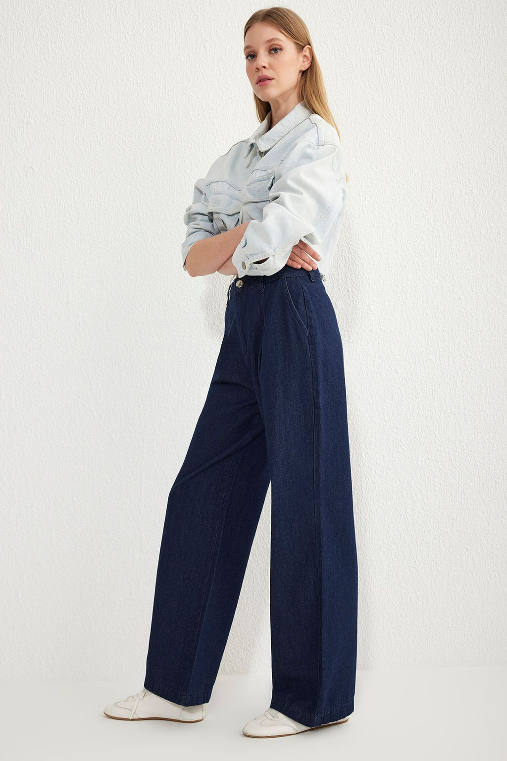 Koyu Mavi Pileli Yuksek Bel Wide Leg Jeans TWOSS25JE00040 - Trendyolmilla фото 2