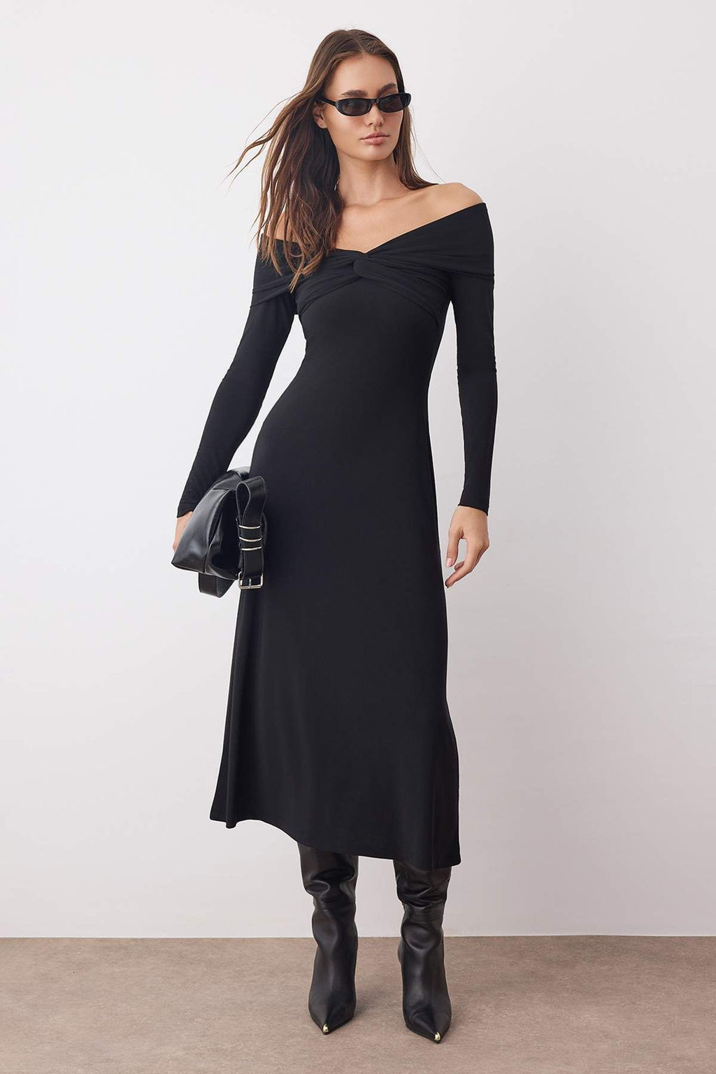 Siyah Carmen Yaka A-line/Can Ac?lan Esnek Orme Midi Elbise TWOAW26EL00143