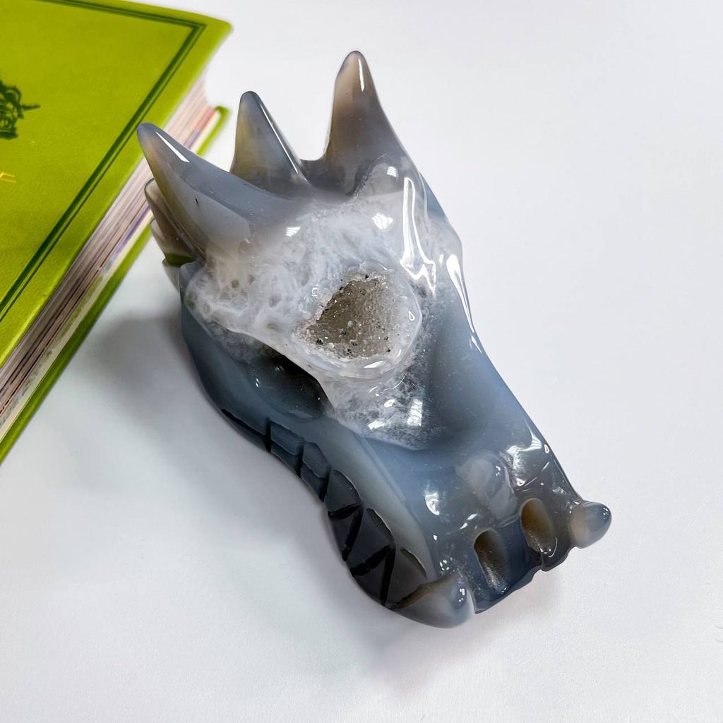 Дракон резной из Агата с жеодой