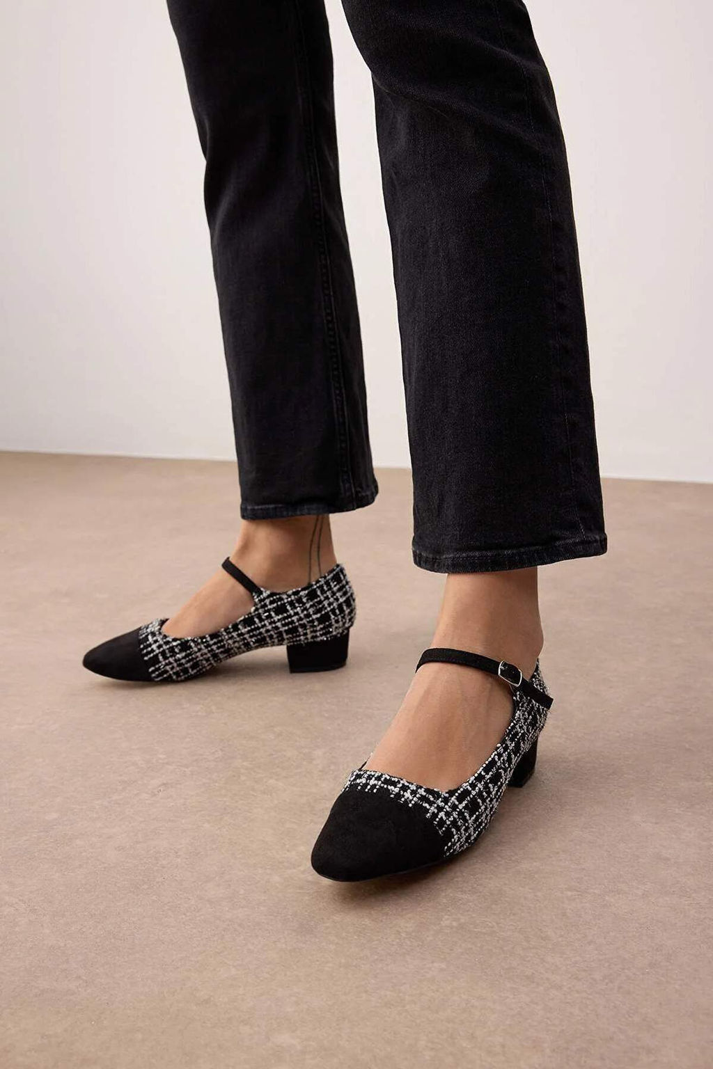 Siyah Tuvit Yuvarlak Burun Mary Jane Kad?n Blok Topuklu Ayakkab? 
TAKAW26TO00004 - Trendyolmilla фото 2