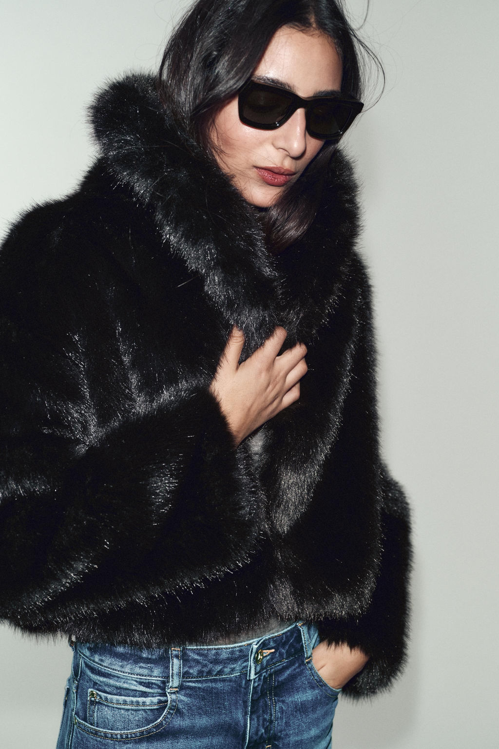 SHORT FAUX FUR COAT WITH LAPEL COLLAR - Zara фото 12