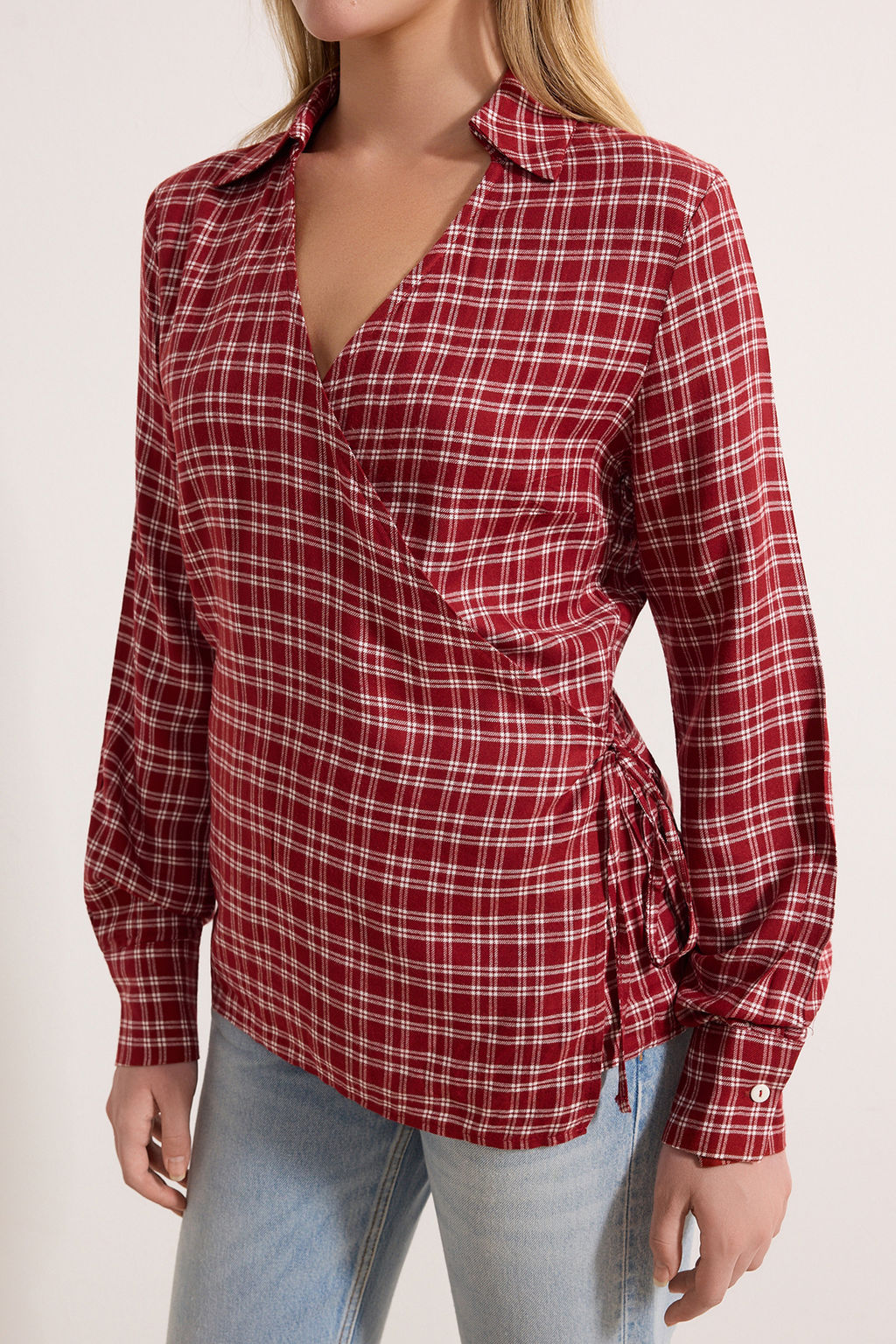 K?rm?z? Kruvaze Baglama Detayl? Viskon Dokuma Bluz TWOSS26BZ00205