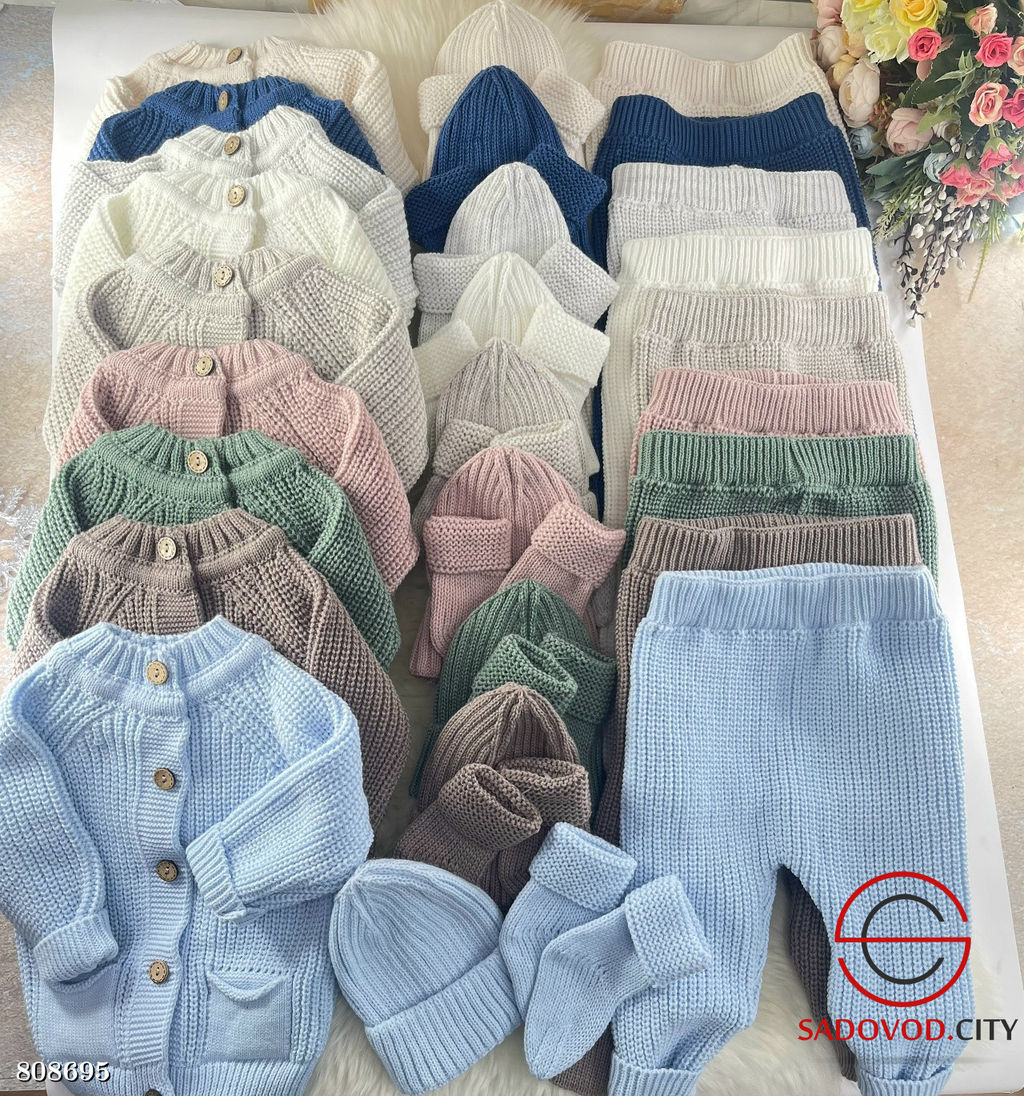 Костюм из 4 предметов: стильная кофточка на пуговках с кармашками, шапочка, штанишки и носочки. - Bruno фото 9