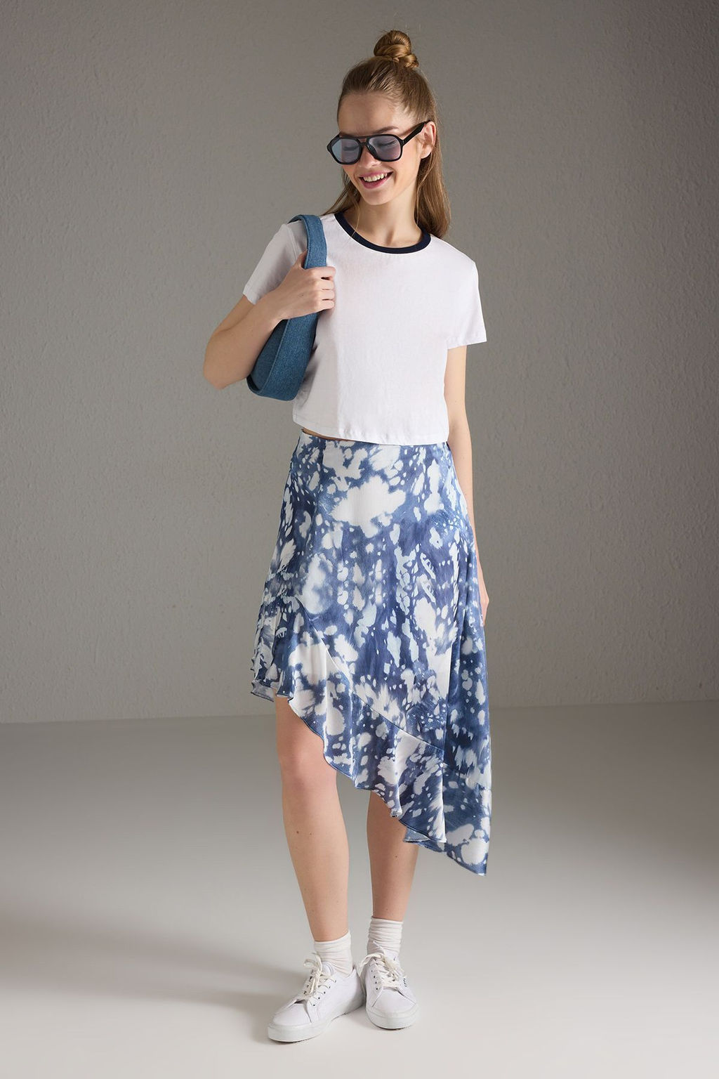 Trendyolmilla Mavi Desenli F?rf?rl? Asimetrik Dokuma SatenEtek TWOSS25ET00181 фото 3