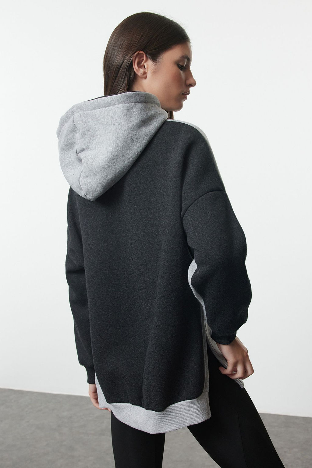 Antrasit Pamuklu Renk Bloklu Genis Kal?p Ici Polarl? Orme Spor Sweatshirt TWOSS22SW0074