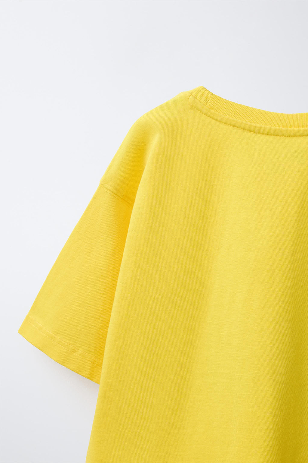 CAMISETA ESTAMPADO TEXTO / Amarillo vivo
