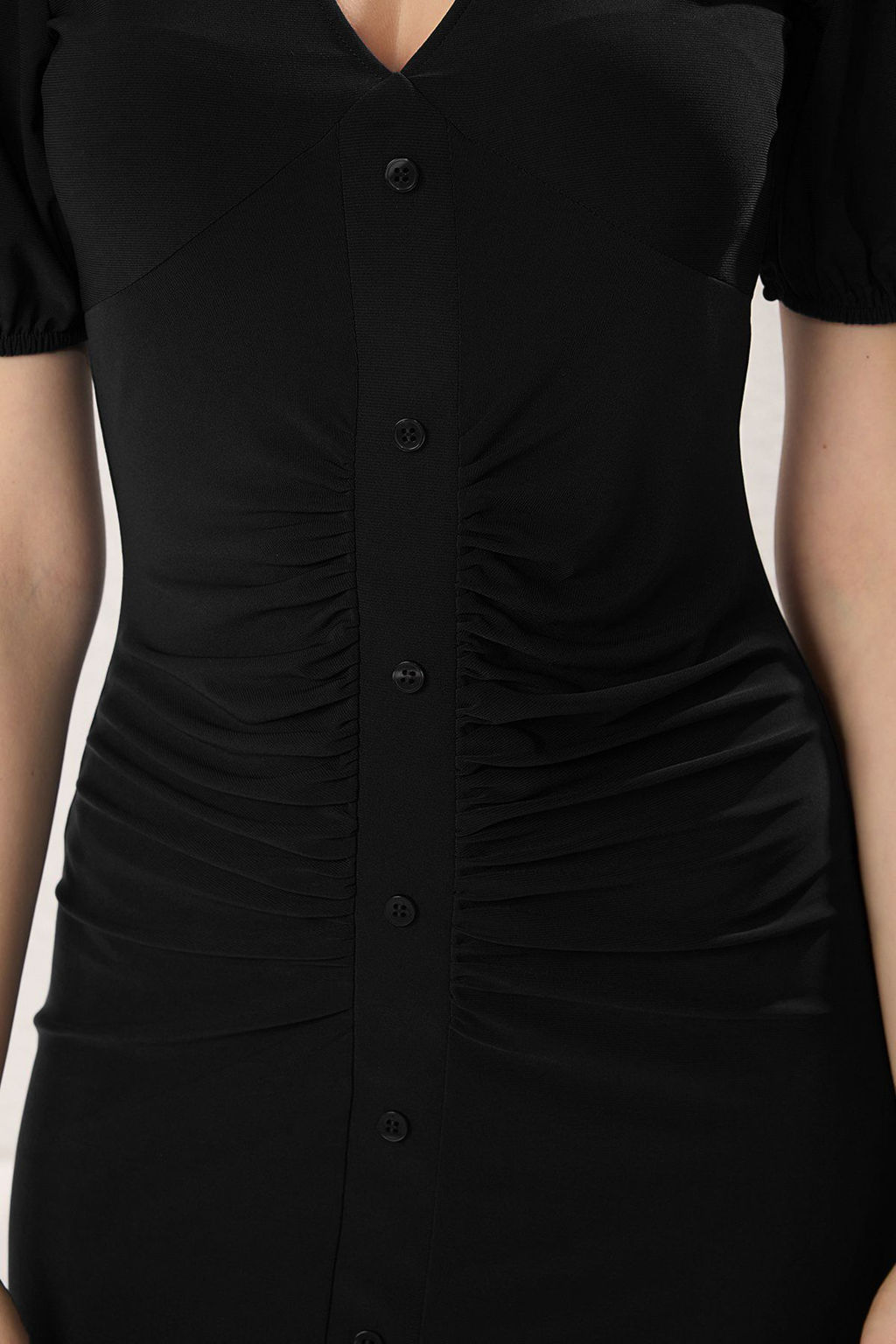 Trendyolmilla Zumrut Yesili V Yaka Dugme Detayl? Buzgulu Skater/Belden Ac?lan Midi Orme Elbise TWOSS25EL00538
