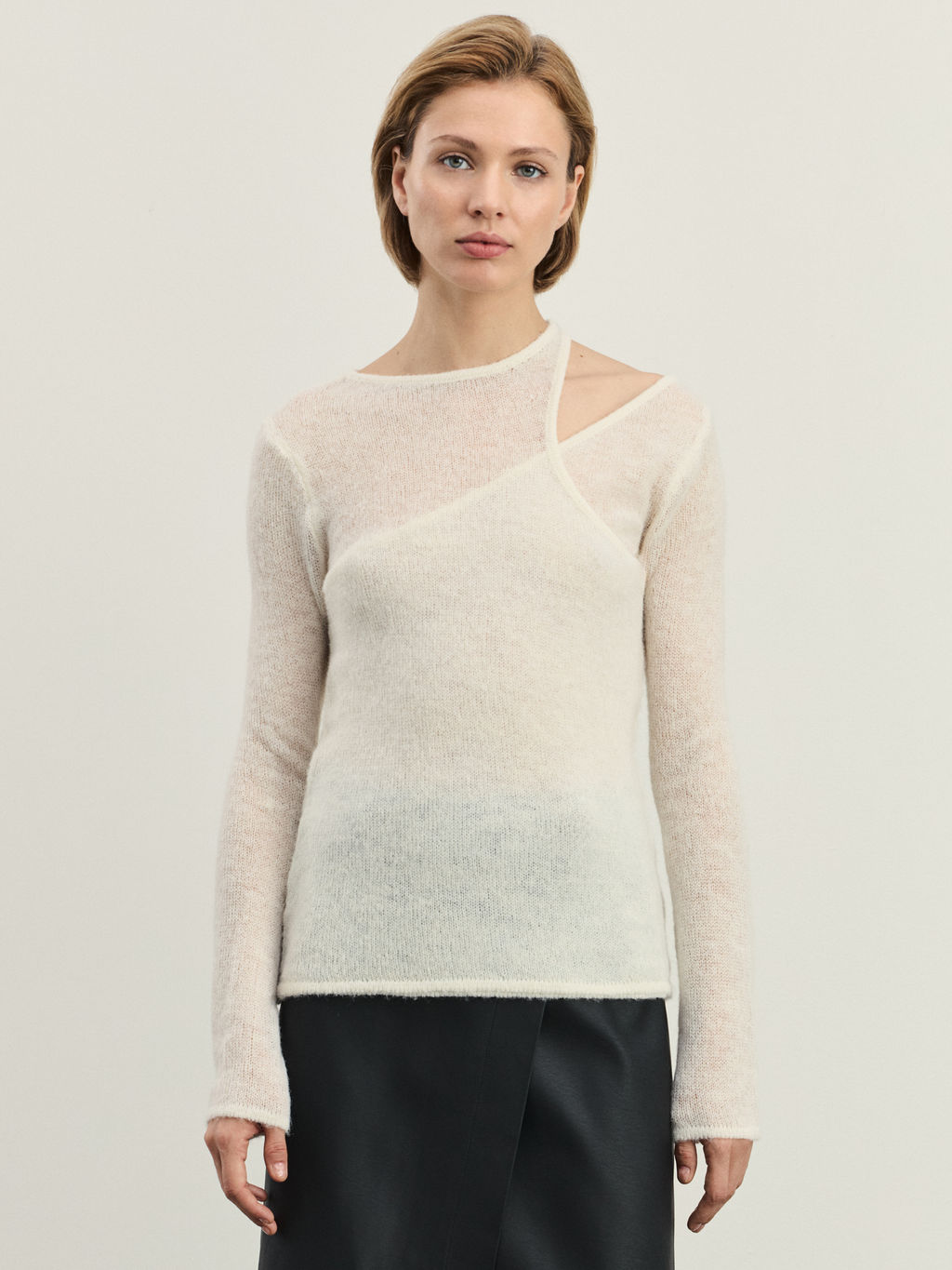 Джемпер с асимметричным вырезом / Zarina  фото 3