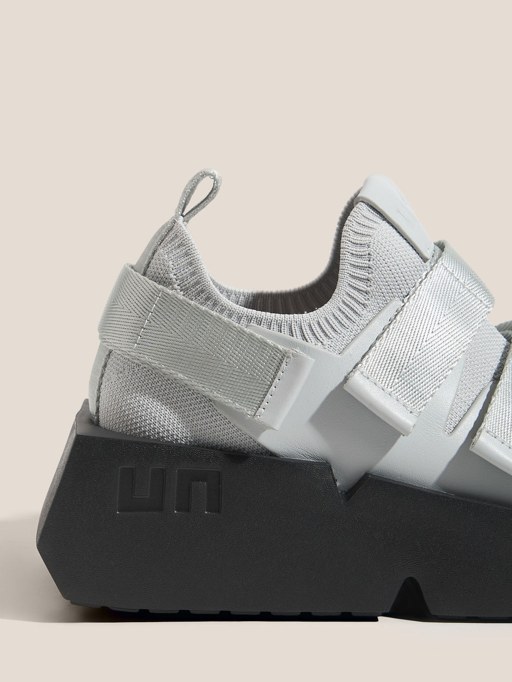 Женские кроссовки UNITED NUDE Mega Run Артикул 4638704, светло-серый
