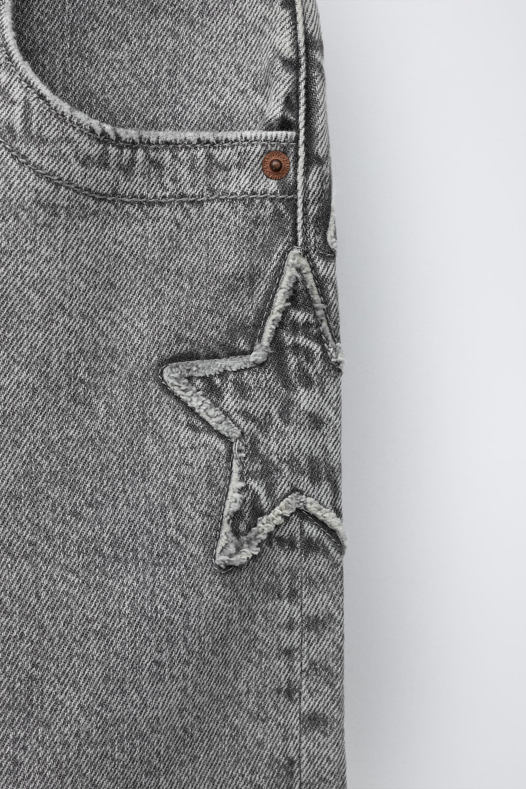 BERMUDA DENIM ESTRELLA Y TEXTO / Gris medio - Zara фото 5