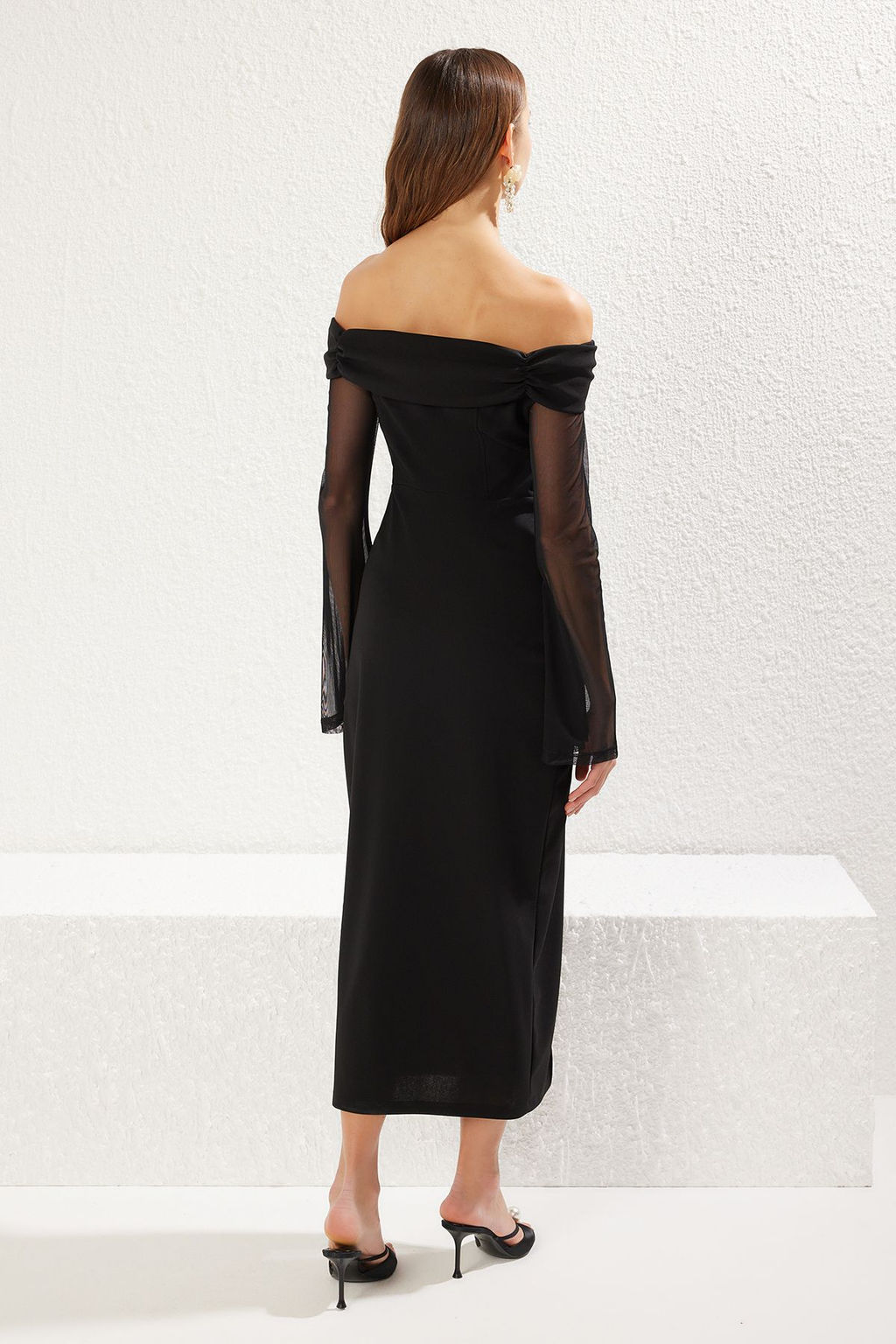 Trendyolmilla Siyah Vucuda Oturan Drapeli Krep Orme Midi S?k Elbise TPRSS25EL00176  фото 5