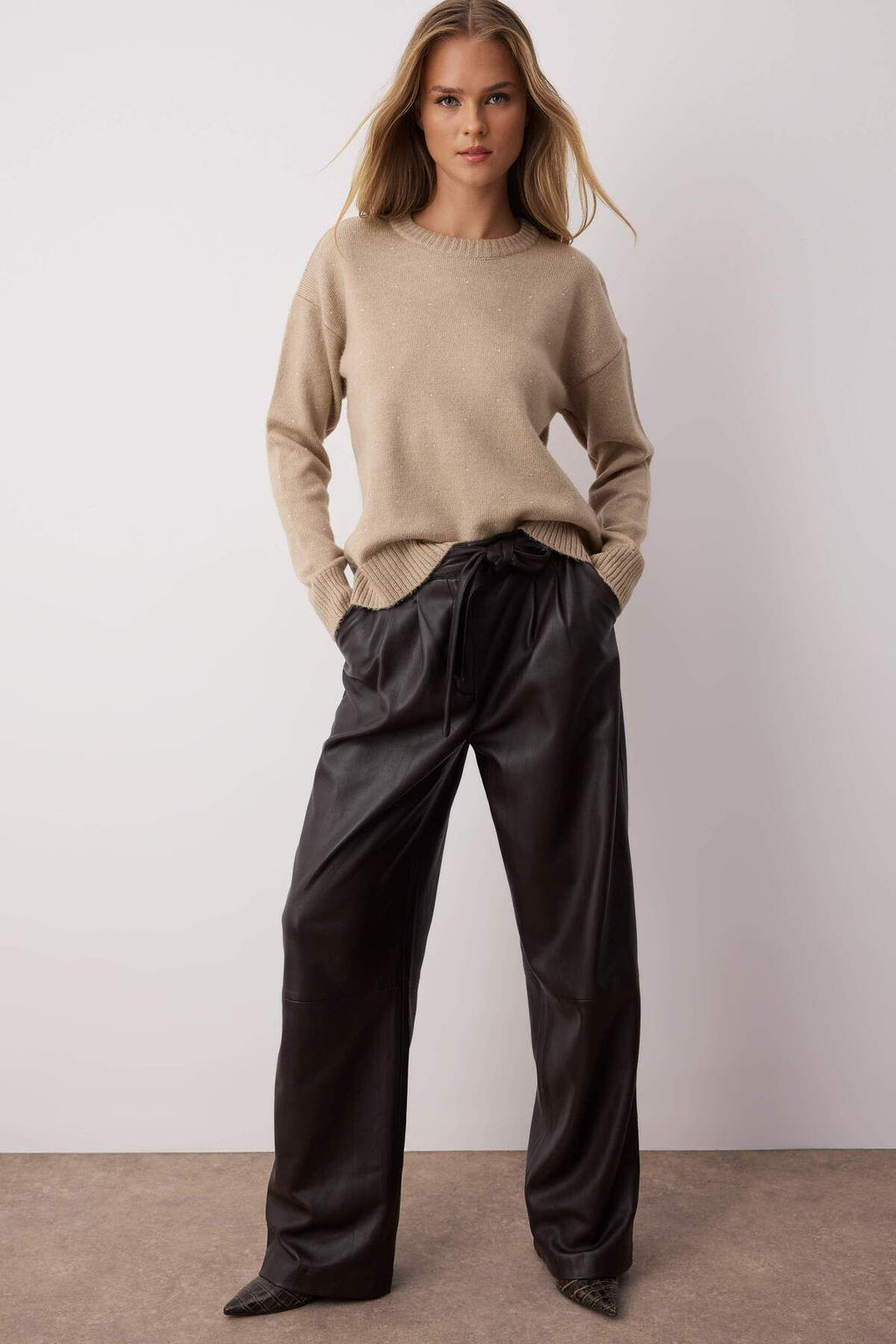 Vizon Yumusak Dokulu Tas Islemeli Triko Kazak TWOAW26KZ00009 - Trendyolmilla фото 2