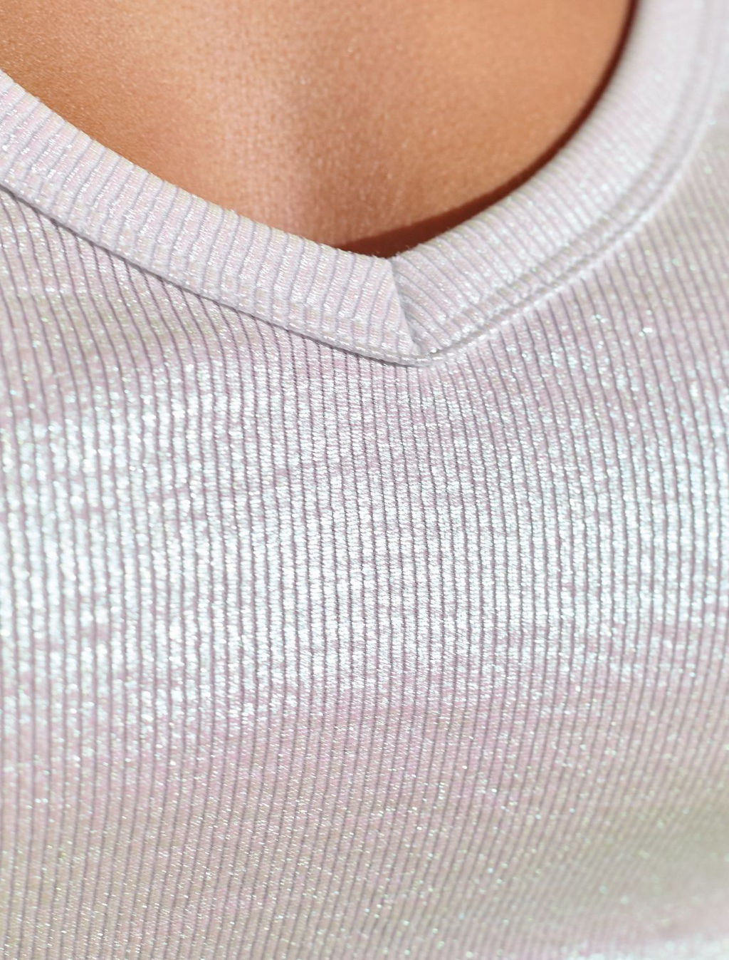 Футболка облегающая из хлопка в рубчик с V вырезом и матовым покрытием металлик - Vilatte фото 3