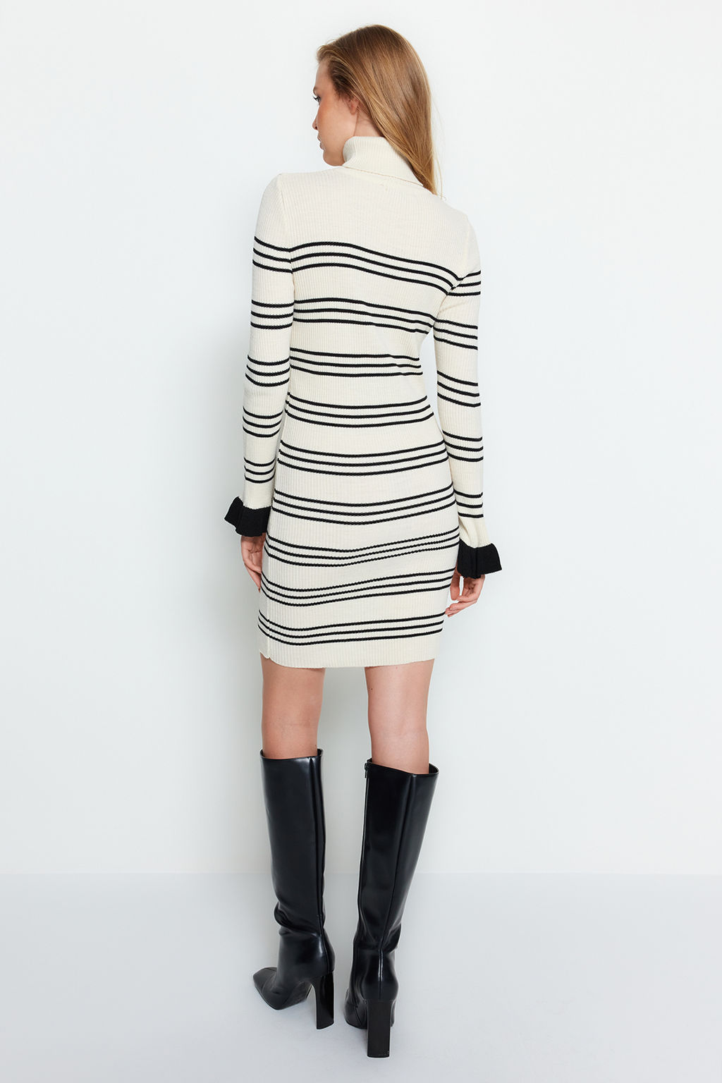 TRENDYOLMILLA Antrasit Mini Triko Cizgili Elbise TWOAW24EL00470  фото 9