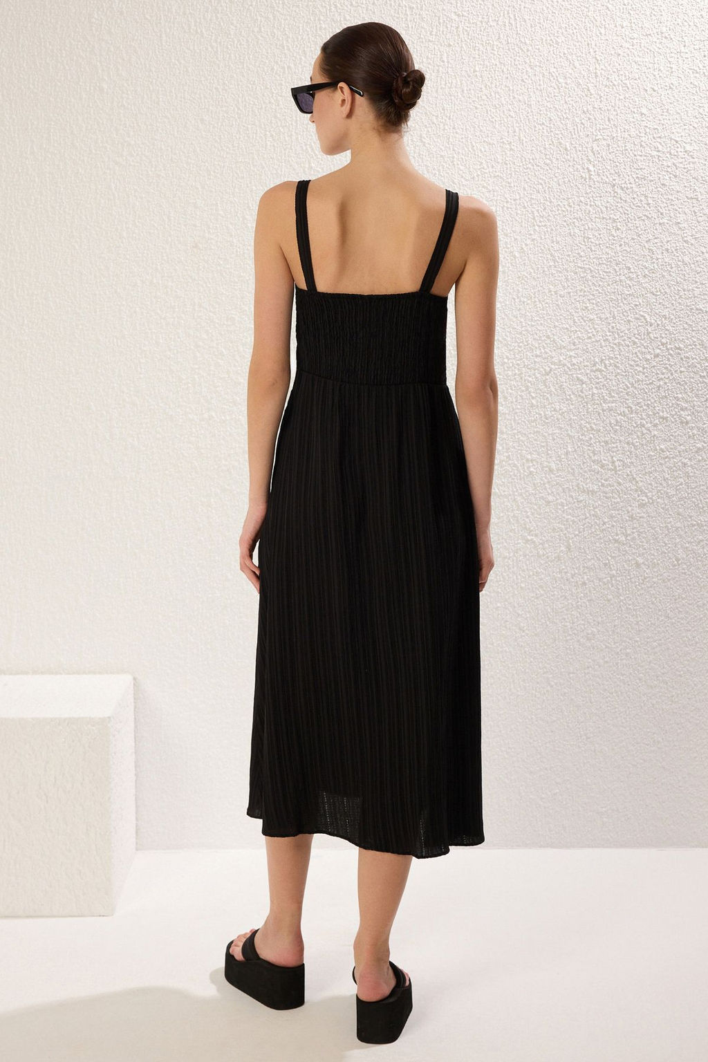 TRENDYOLMILLA Siyah Etegi Belden Ac?lan Gipeli Midi Dokuma Elbise TWOSS25EL00282  фото 5