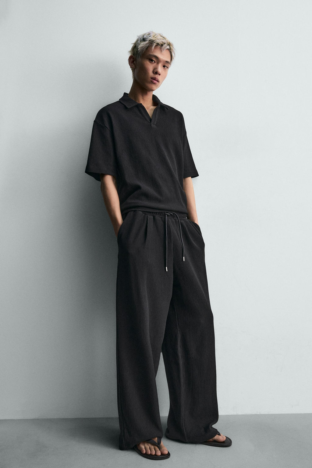 PANTAL?N RELAXED FIT OTOM?N PLIEGUES / Negro - Zara фото 6