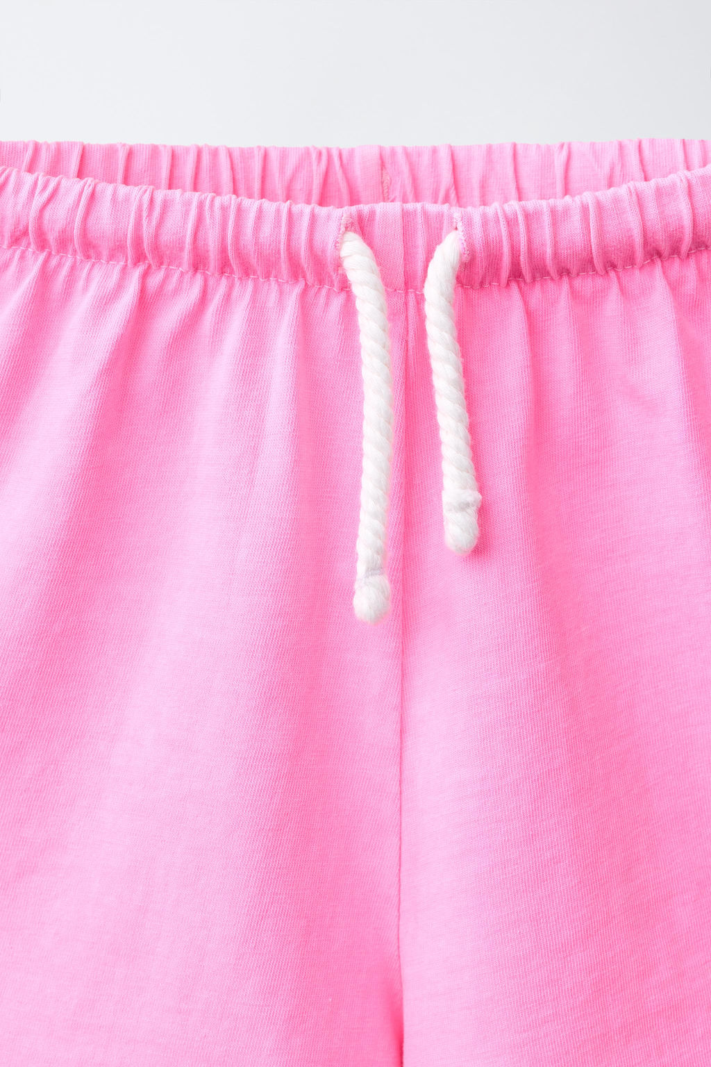 CONJUNTO JOGGING CAMISETA Y BERMUDA LISO / Rosa fl?or
