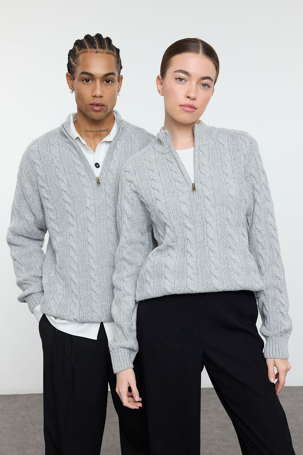 TRENDYOL MAN Bordo Unisex Regular Fit Fermuarl? Yar?m Bal?kc? Sac Orgu Triko Kazak TMNAW21KZ0737