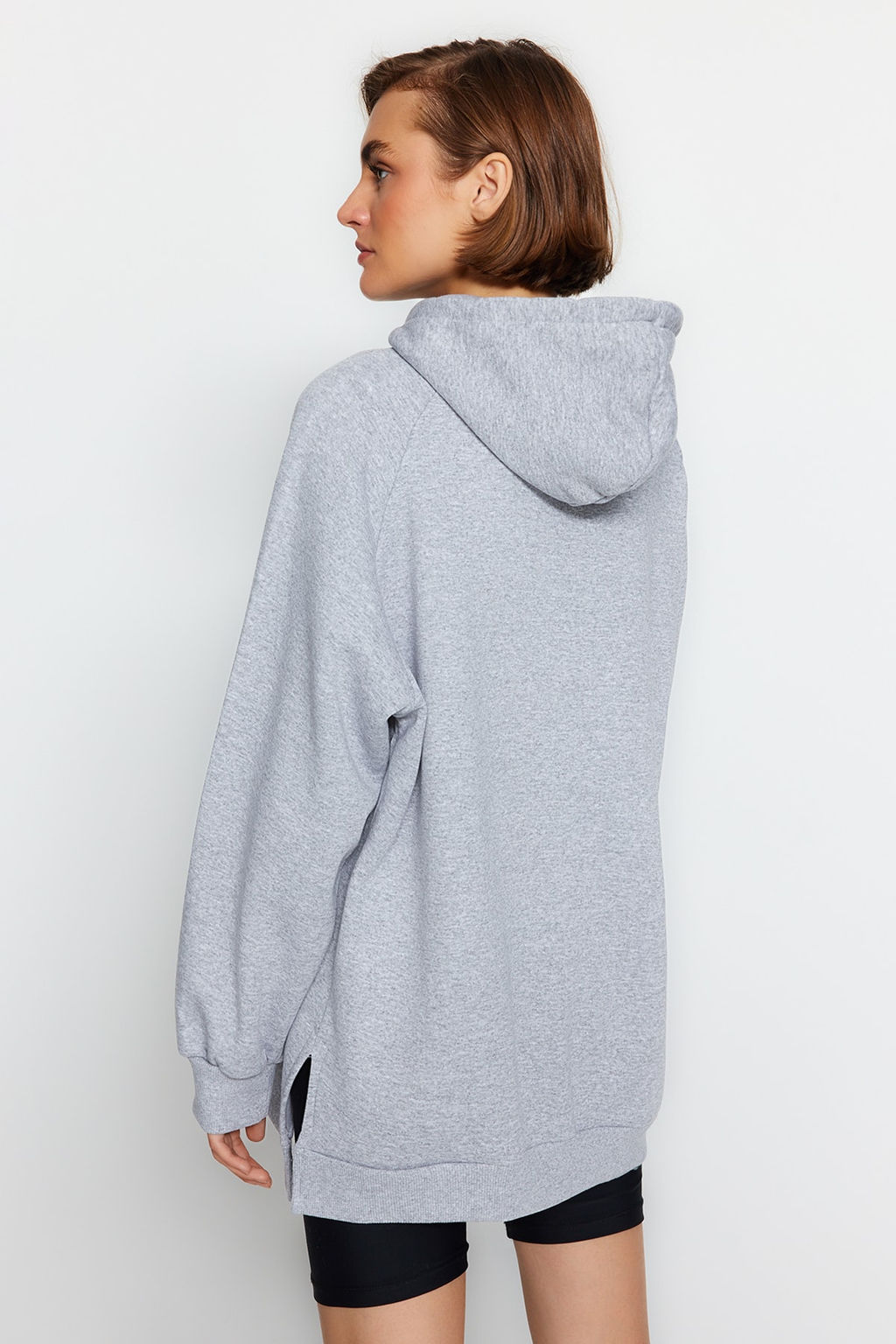 TRENDYOLMILLA Siyah Kapusonlu Oversize Sardonlu Orme Sweatshirt TWOAW23SW00439 фото 5