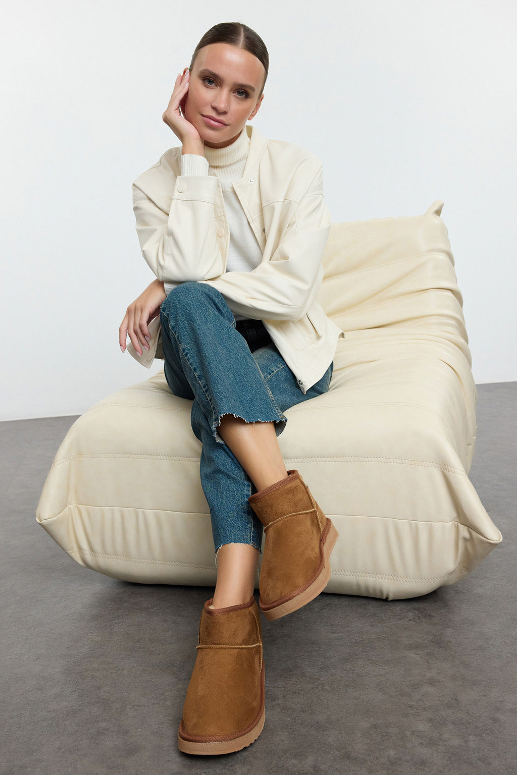 Taba Ici Kurklu Yuvarlak Burun Duz Flatform Topuklu Kad?n Bot TAKAW26BO00001