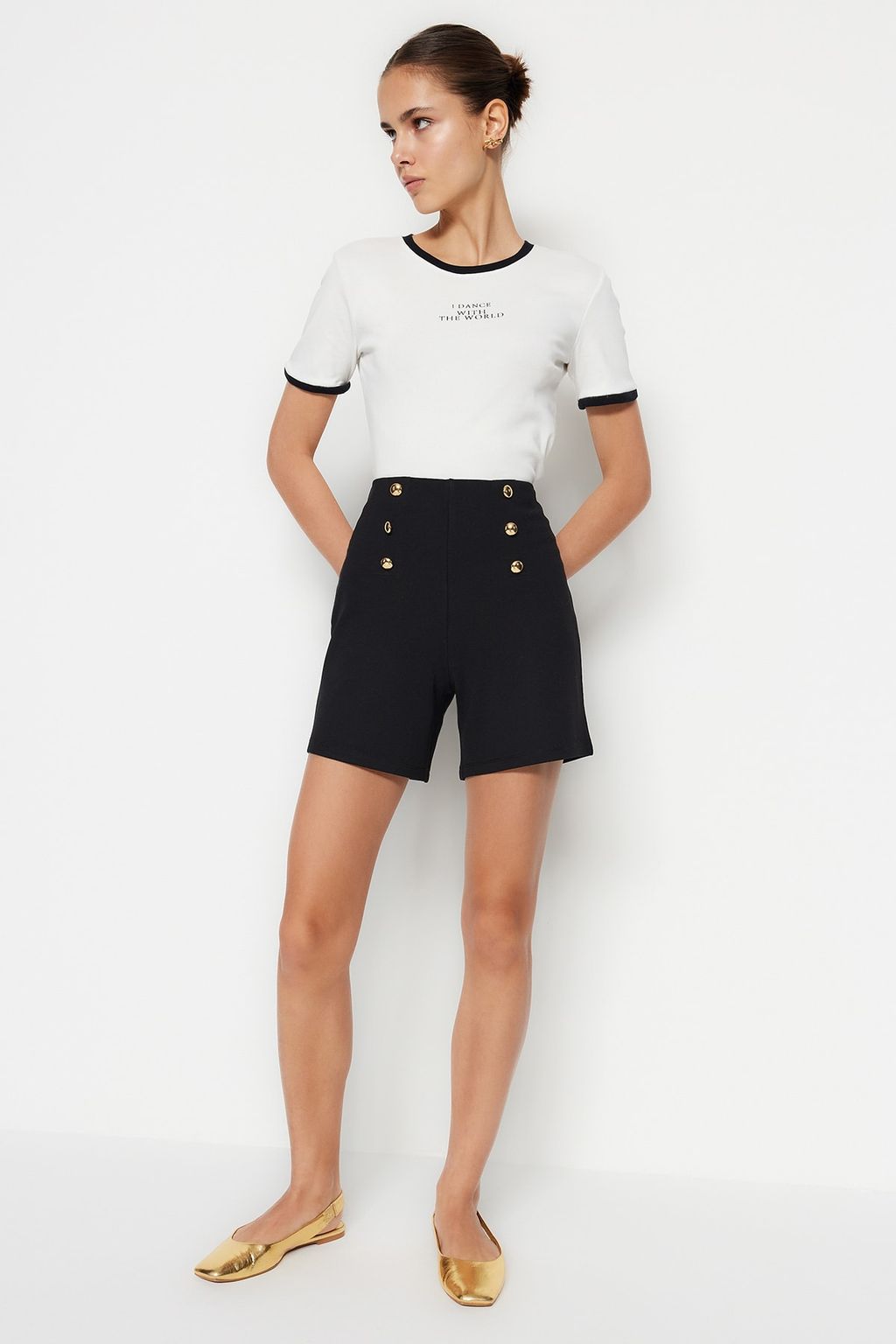 TRENDYOLMILLA Siyah Gold Dugme Detayl? Yuksek Bel Interlok Smart Orme Sort TWOSS23SR00116 фото 3