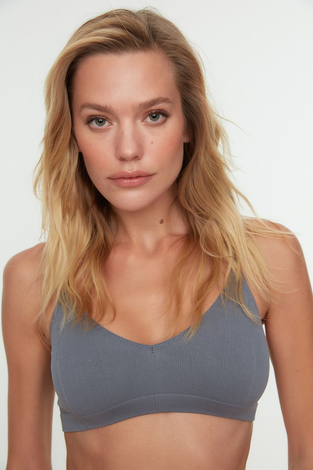 TRENDYOLMILLA Ekru Seamless/Dikissiz Ip Ask?l? Balensiz Kaps?z Bralette Orme Sutyen THMAW22SU0030 фото 19