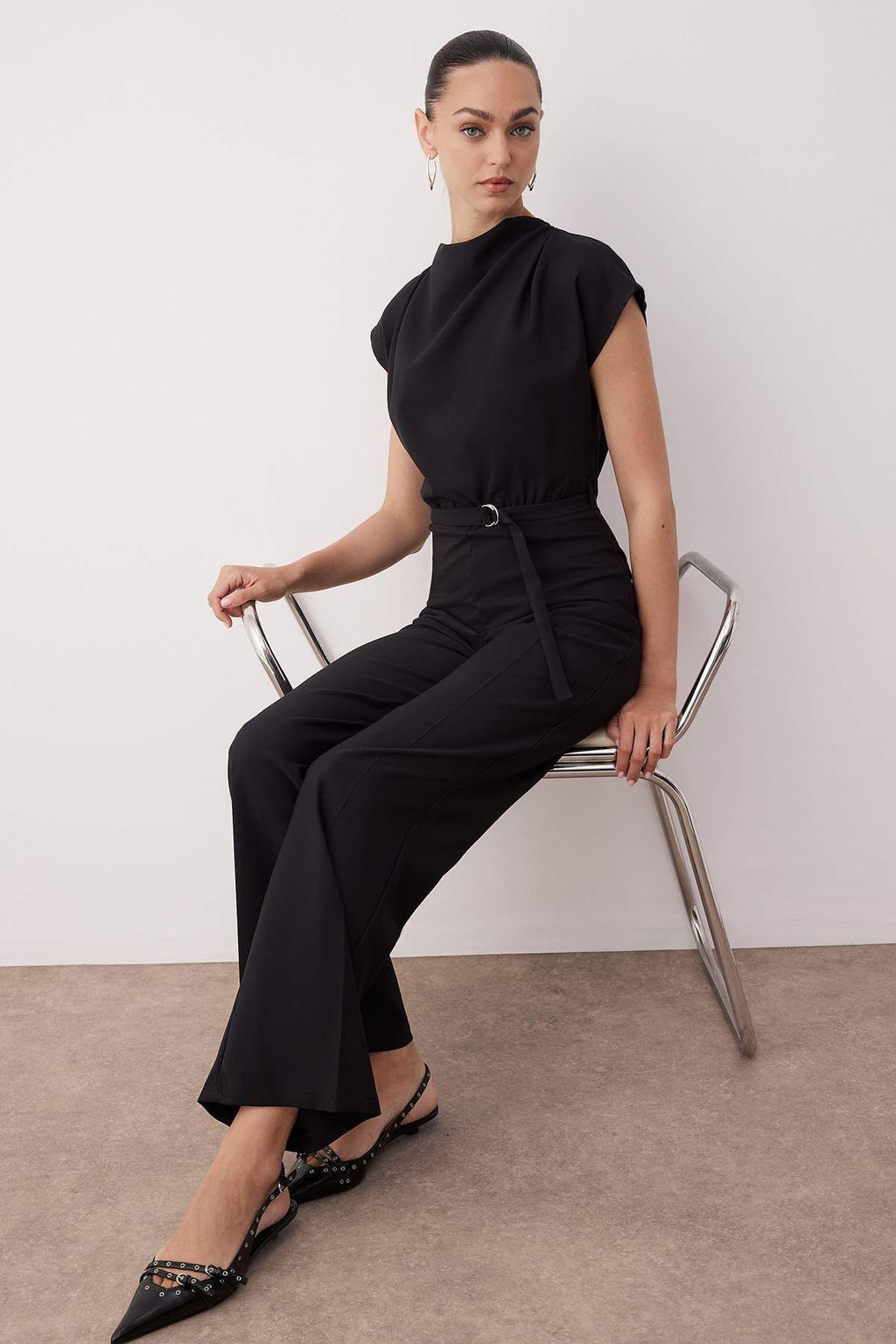 Siyah Kemerli Genis Paca Degaje Yaka Tulum TWOAW26TU00007