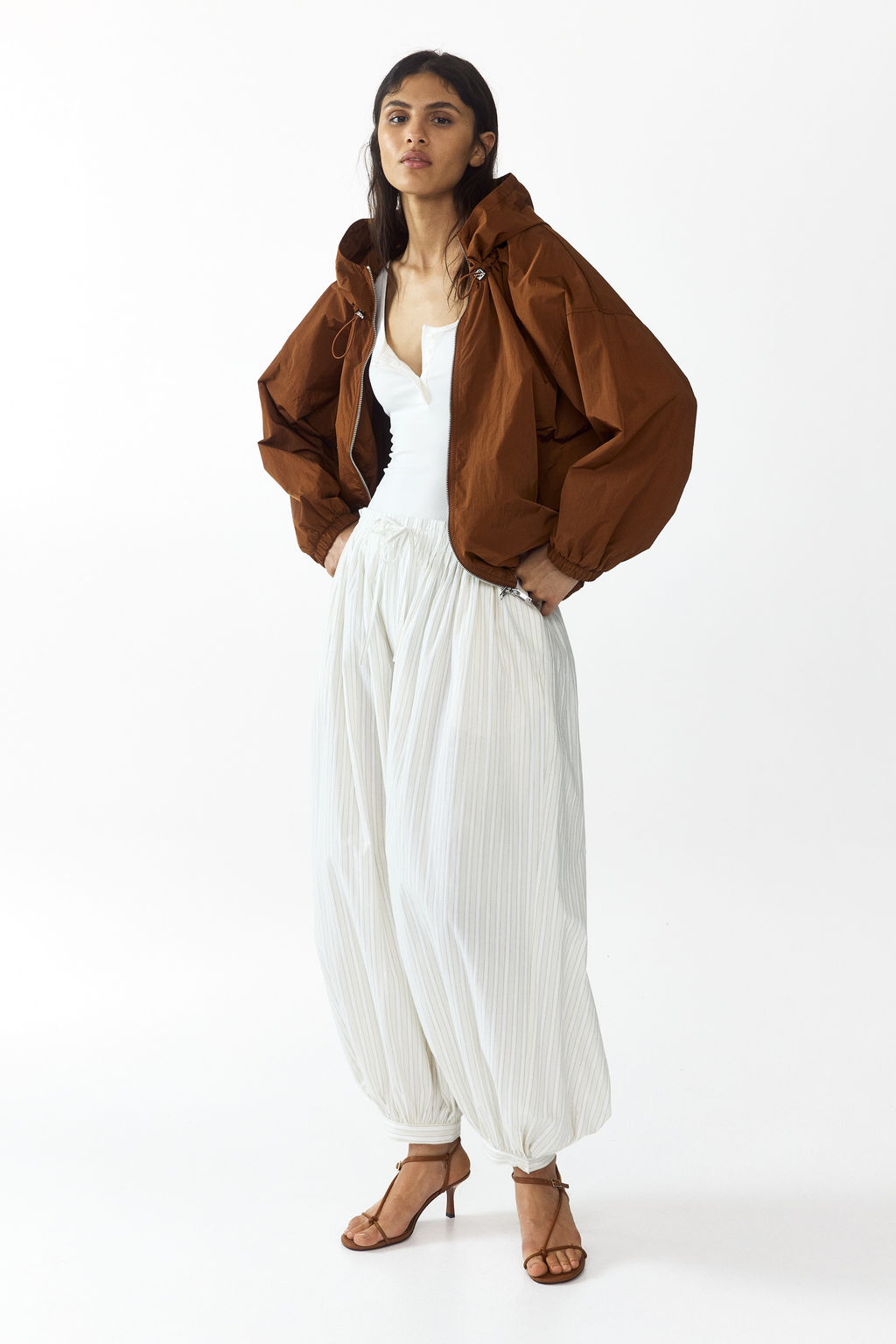 Chaqueta de nailon con capucha - H&m фото 2