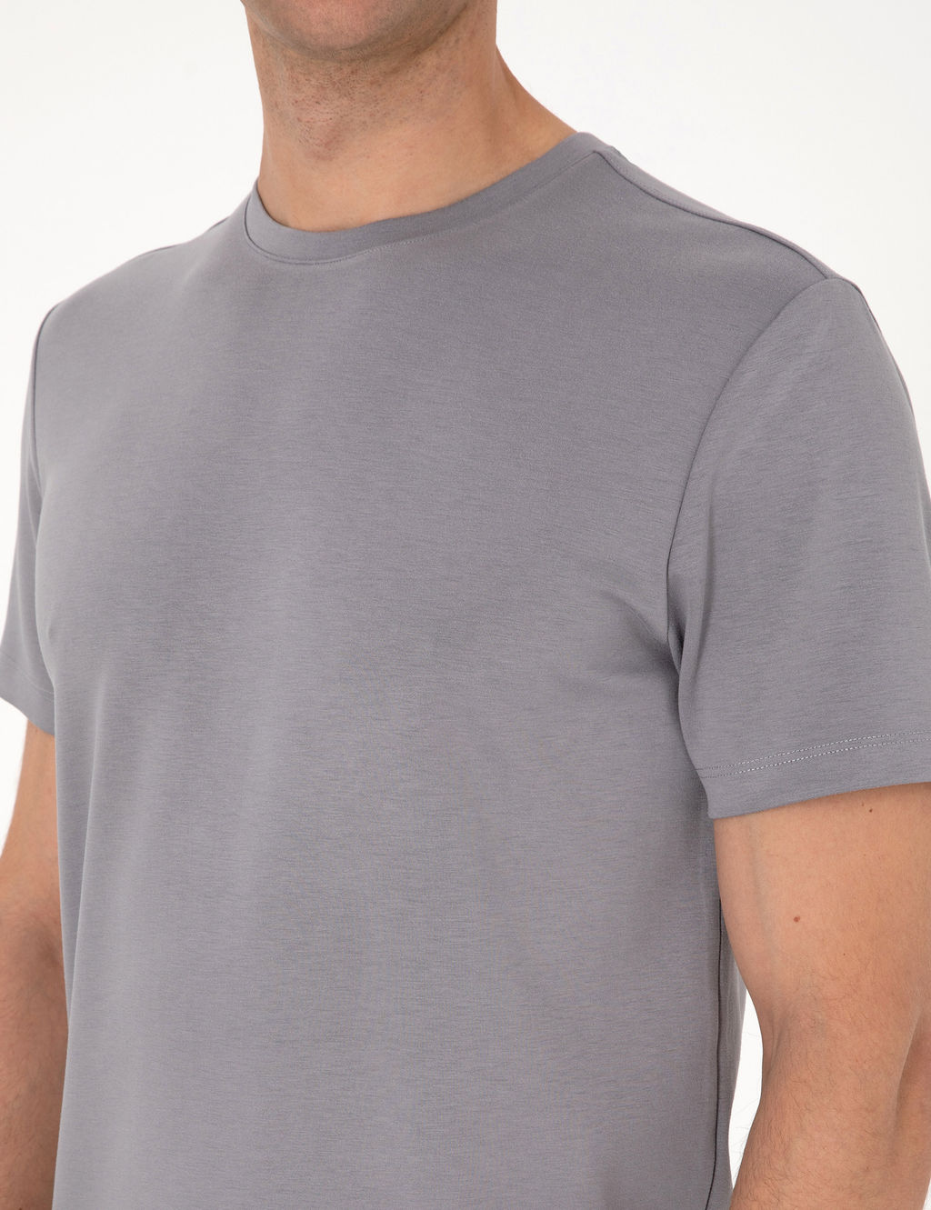 Gri Regular Fit Kal_n Dokulu Bisiklet Yaka Basic Ti__rt