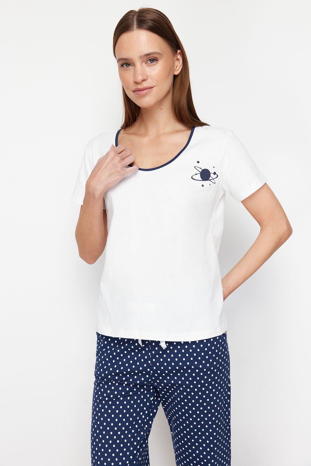 Trendyolmilla Beyaz-Cok Renkli Pamuklu Puantiyeli Orme Pijama Tak?m? THMSS24PT00323