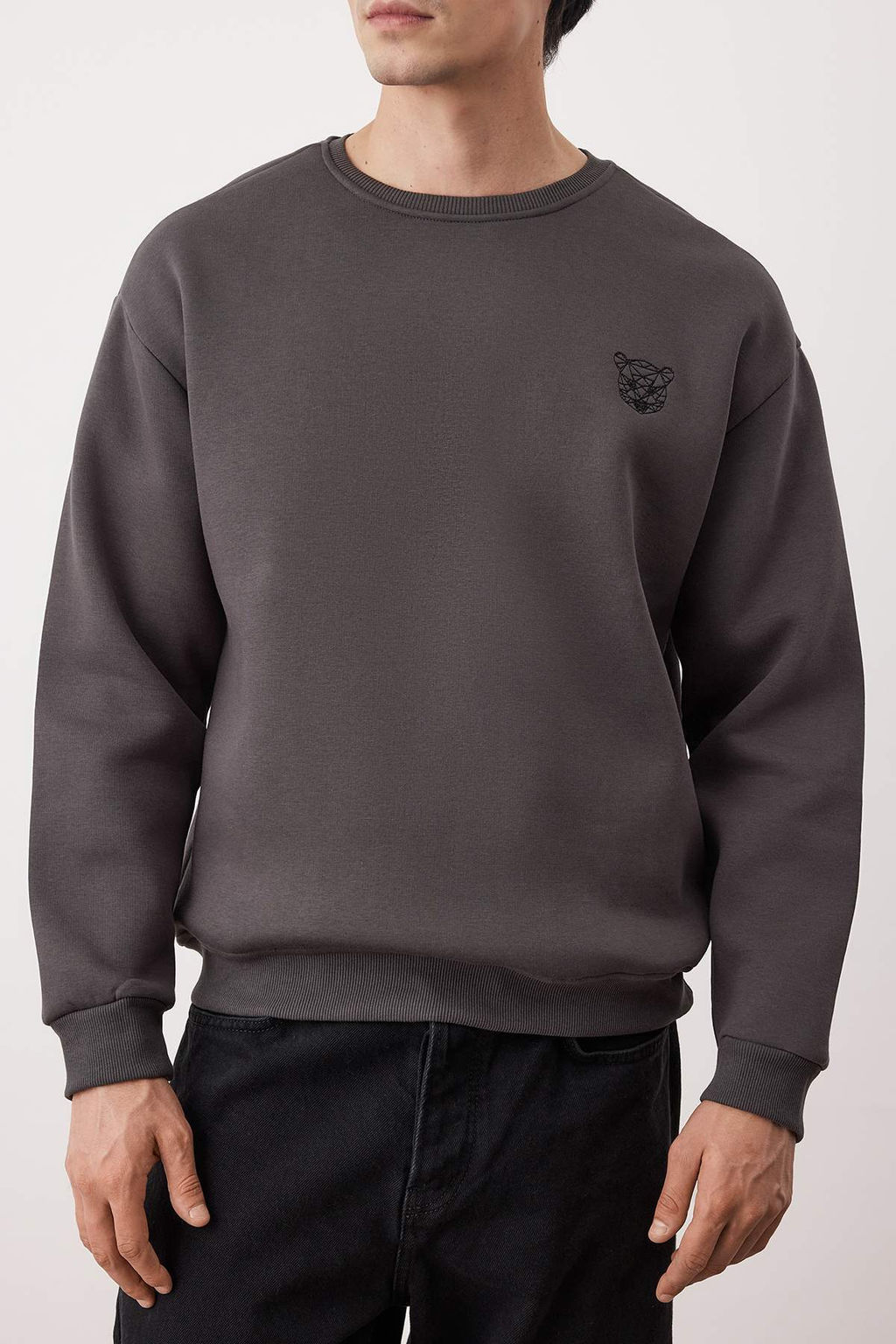 Antrasit Oversize/Genis Kesim Pamuklu Basic Ici Polarl? Kal?n Nak?sl? Sweatshirt TMNAW25SW00011