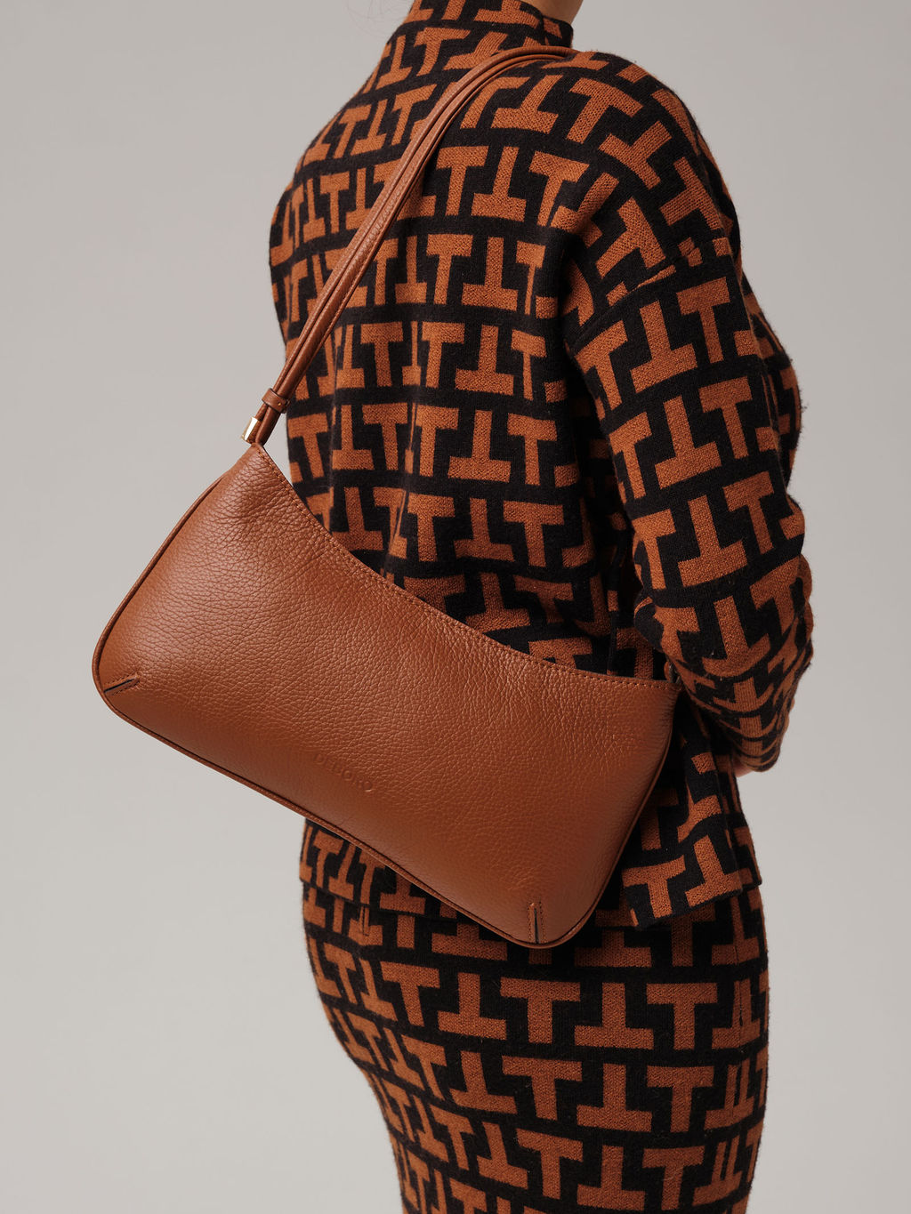 Кожаная сумка Deboro 31024 коричневый фундук